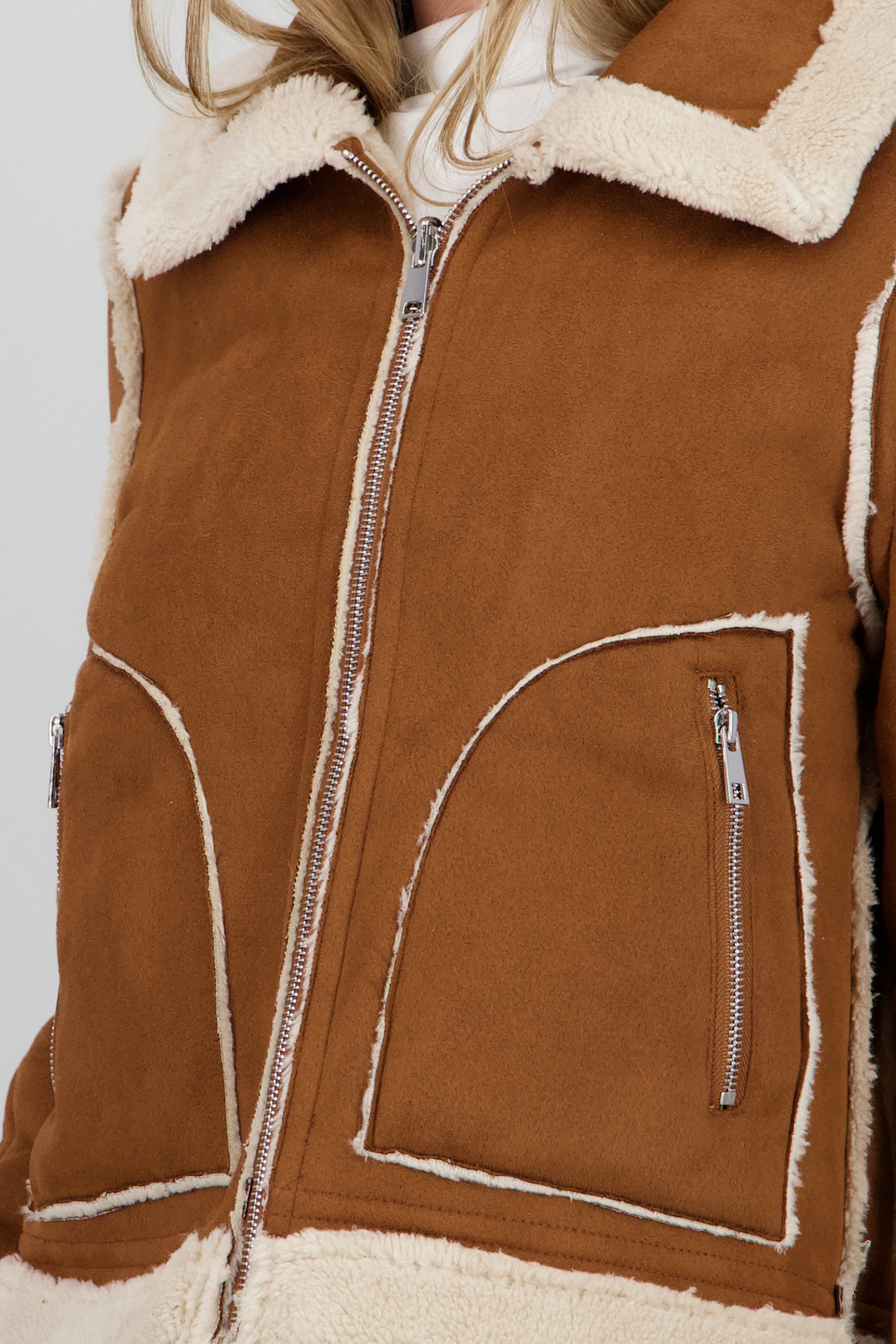 Chamarra corta tipo borrego HUESO COMBO