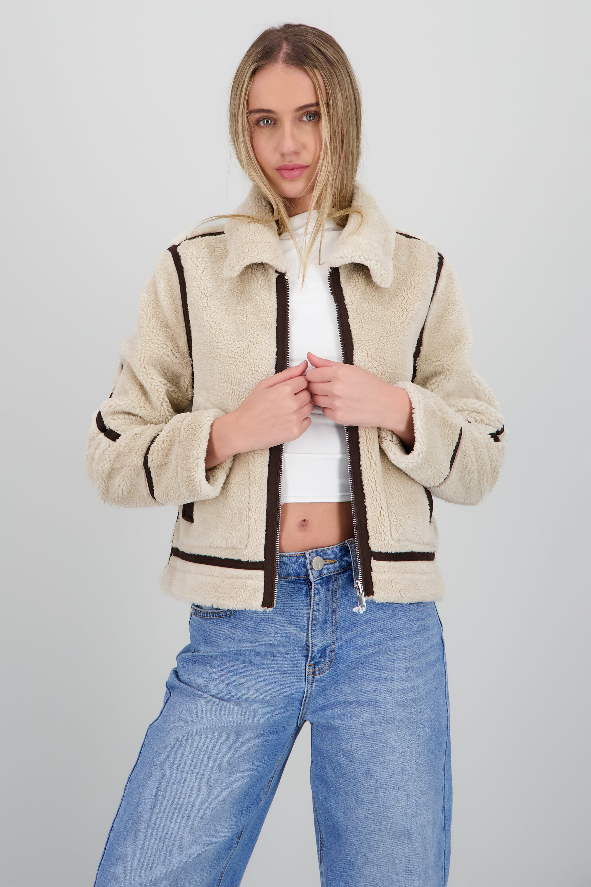 Chamarra corta tipo borrego CHOCOLATE