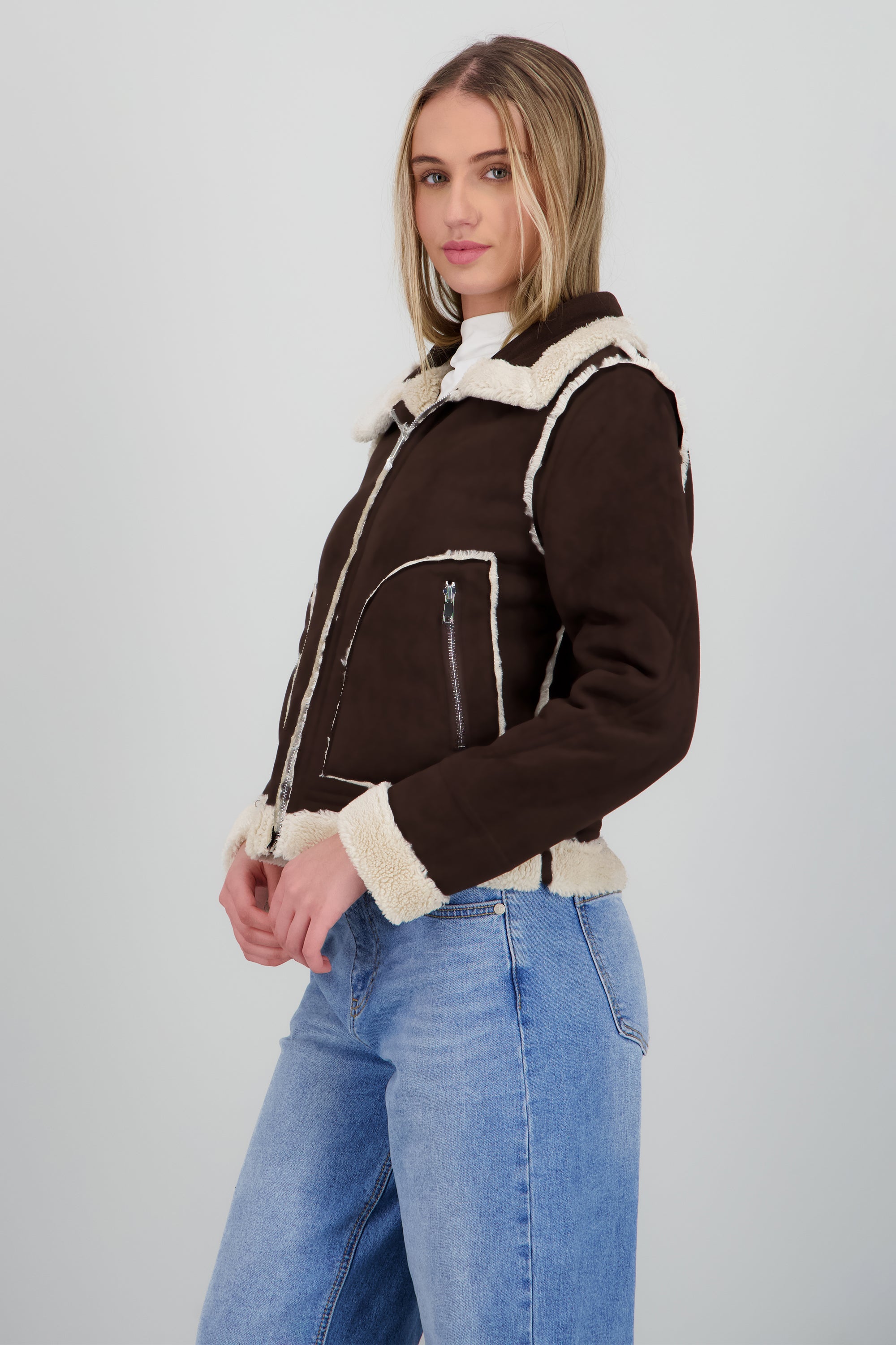 Chamarra corta tipo borrego CHOCOLATE