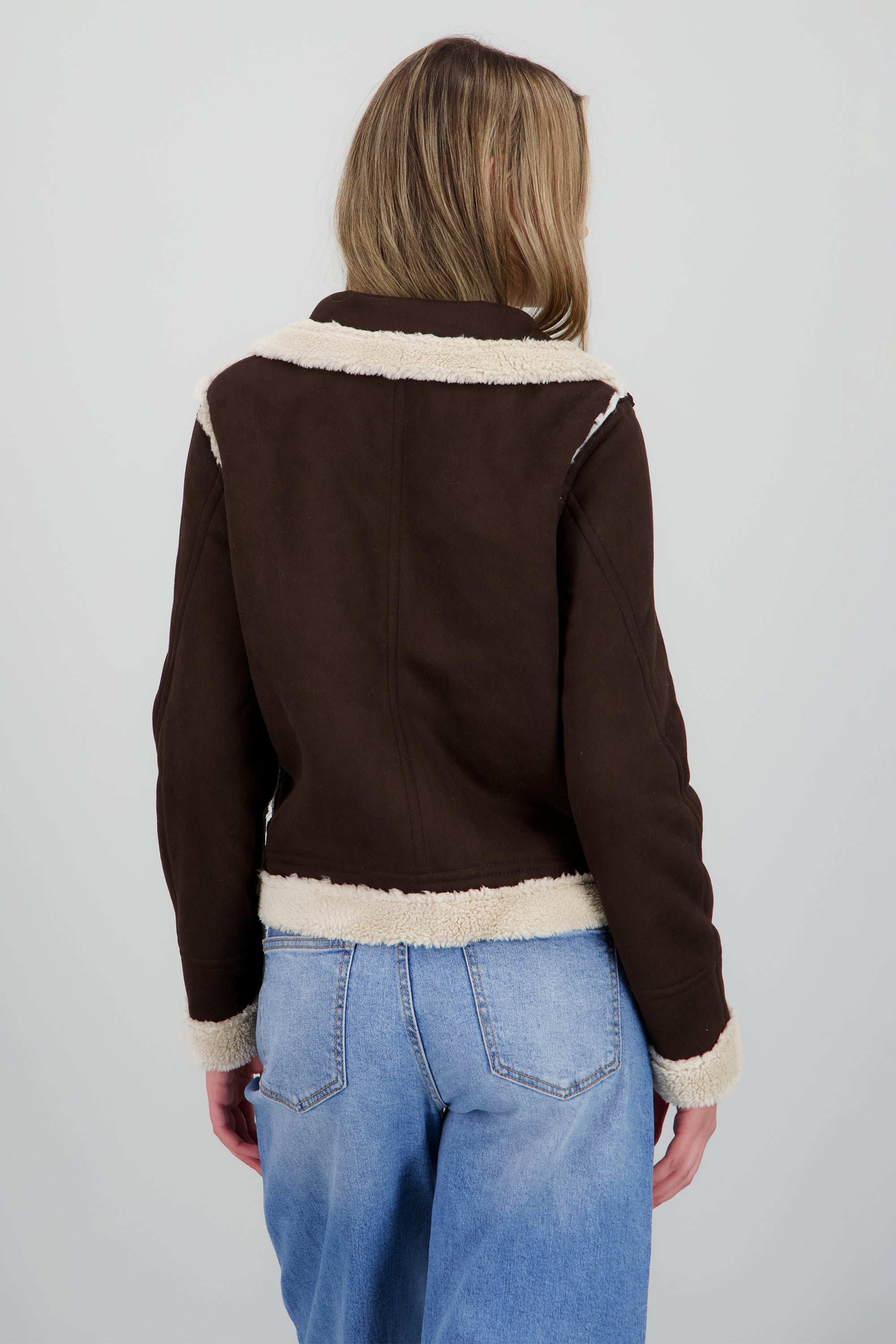 Chamarra corta tipo borrego CHOCOLATE