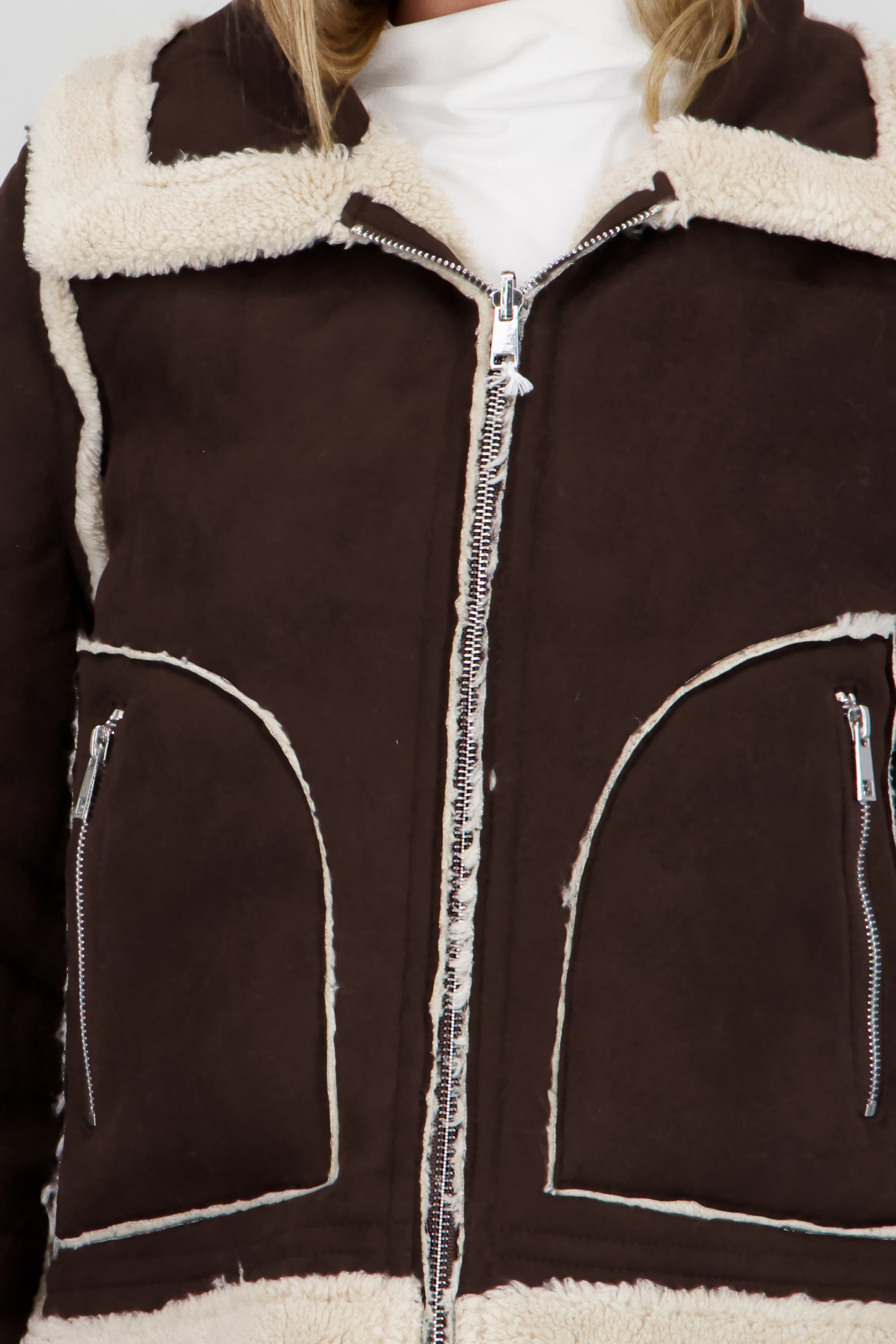 Chamarra corta tipo borrego CHOCOLATE