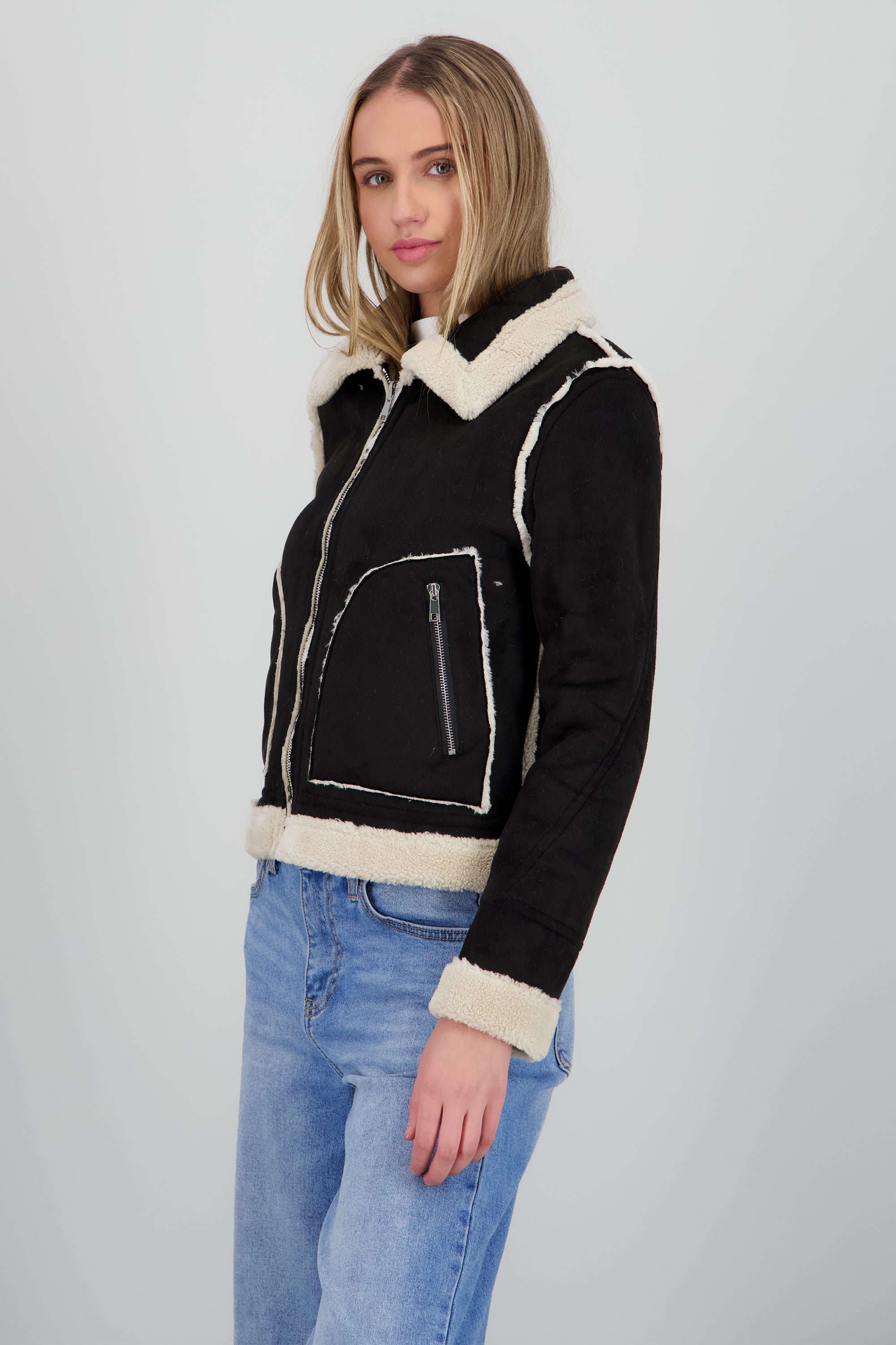 Chamarra corta tipo borrego NEGRO COMBO