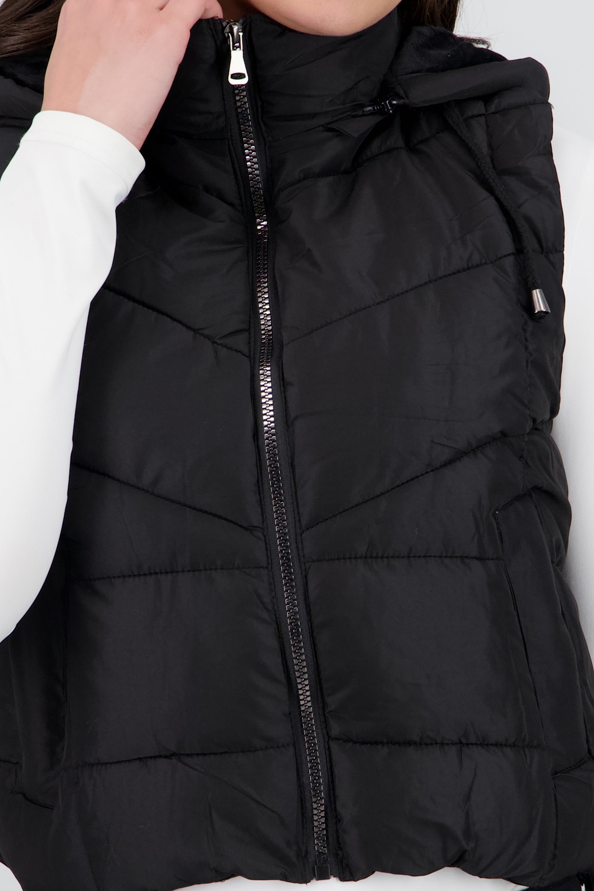 Chaleco capitonado con gorro NEGRO