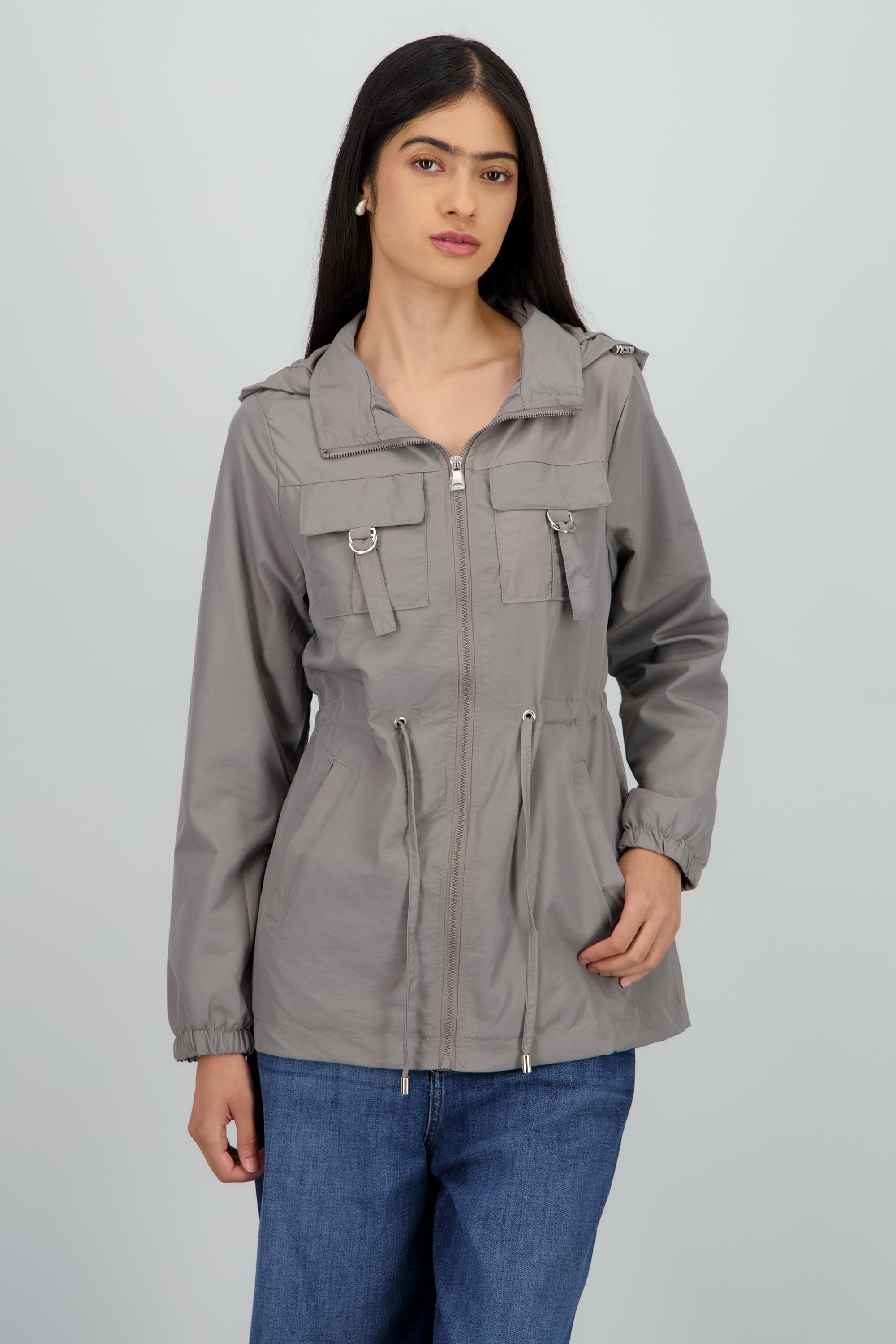Gabardina corta tipo impermeable GRIS