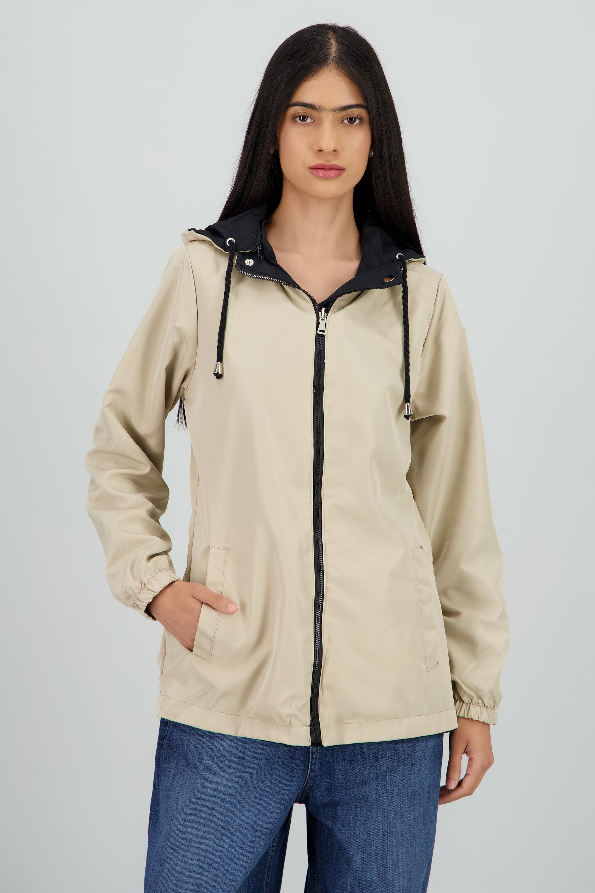 Gabardina tipo impermeable con jareta NEGRO COMBO