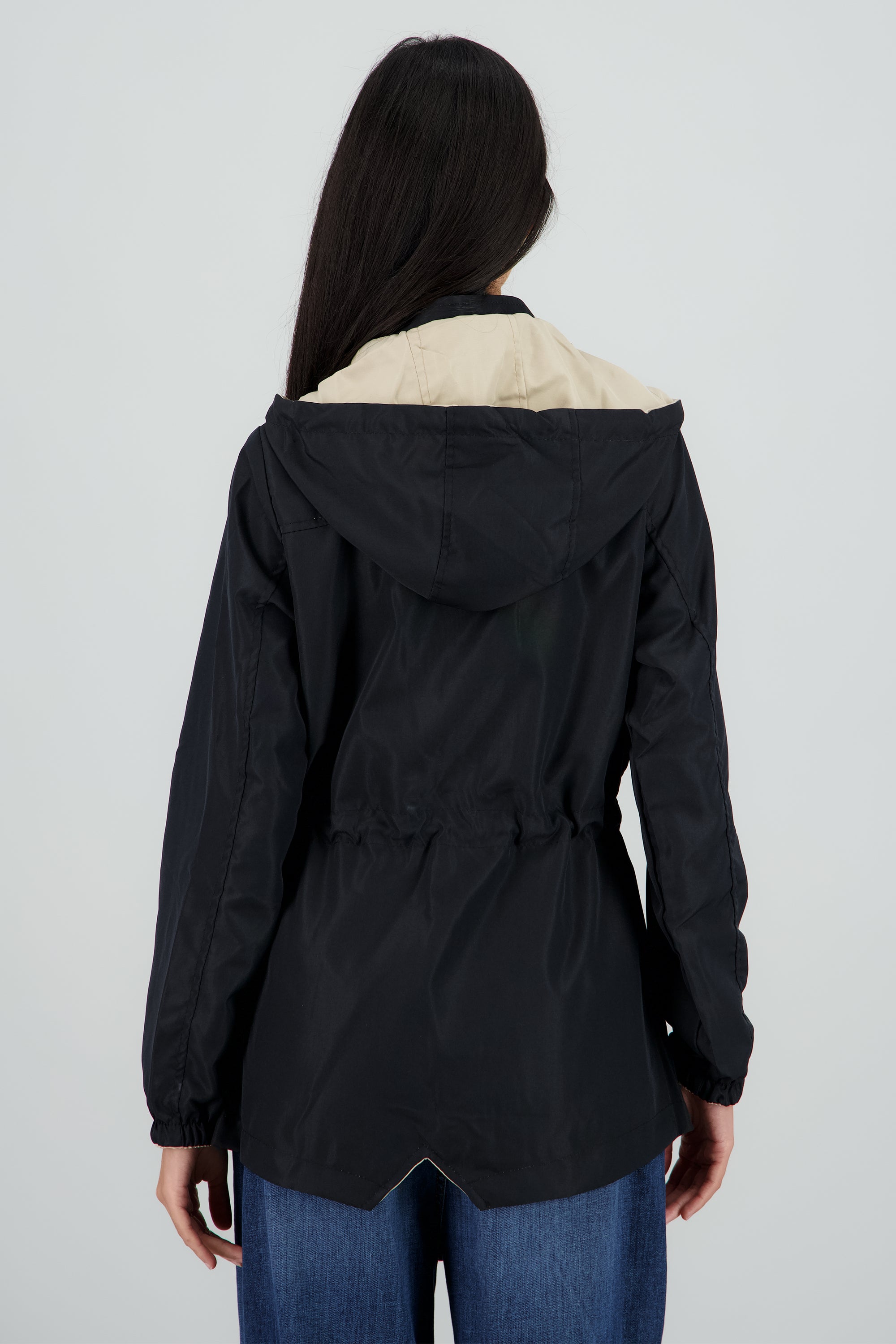Gabardina tipo impermeable con jareta NEGRO COMBO