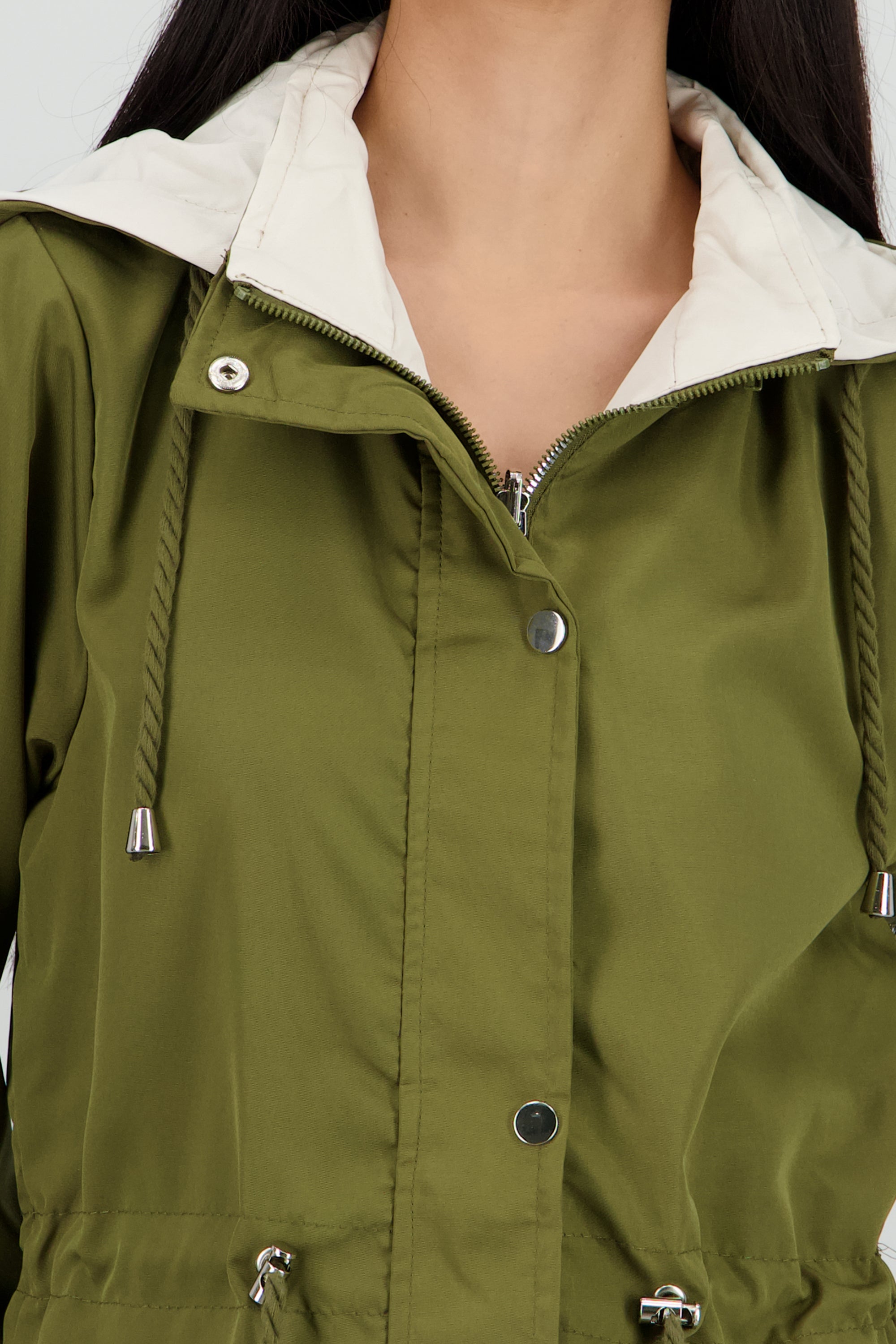 Gabardina tipo impermeable con jareta OLIVO COMBO