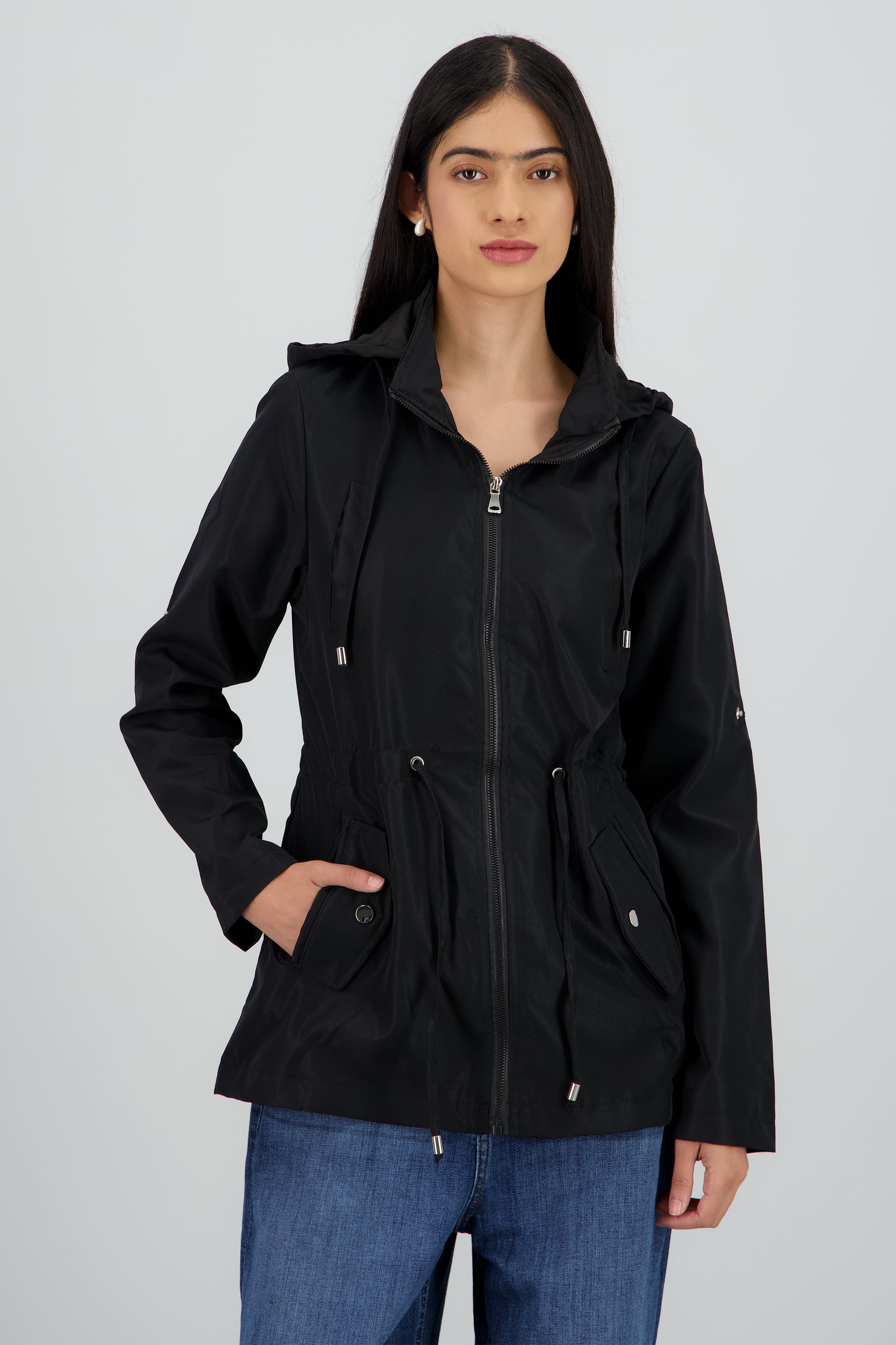 Gabardina tipo impermeable con bolsas NEGRO