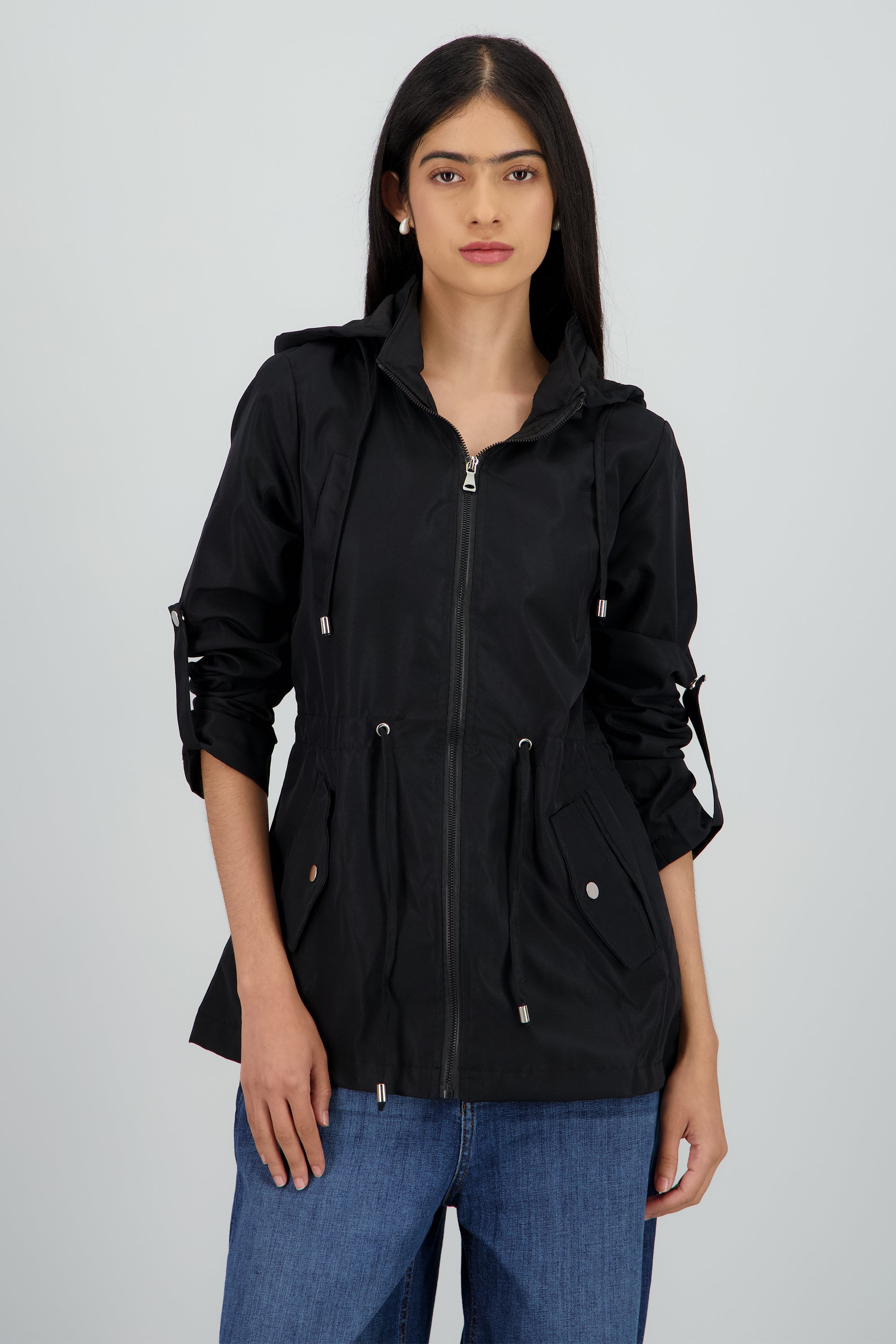 Gabardina tipo impermeable con bolsas NEGRO