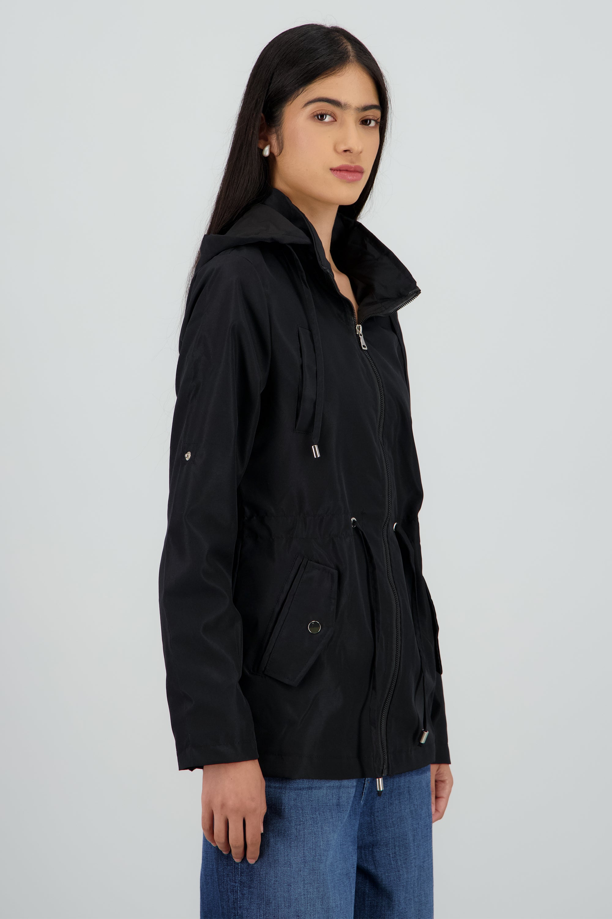 Gabardina tipo impermeable con bolsas NEGRO