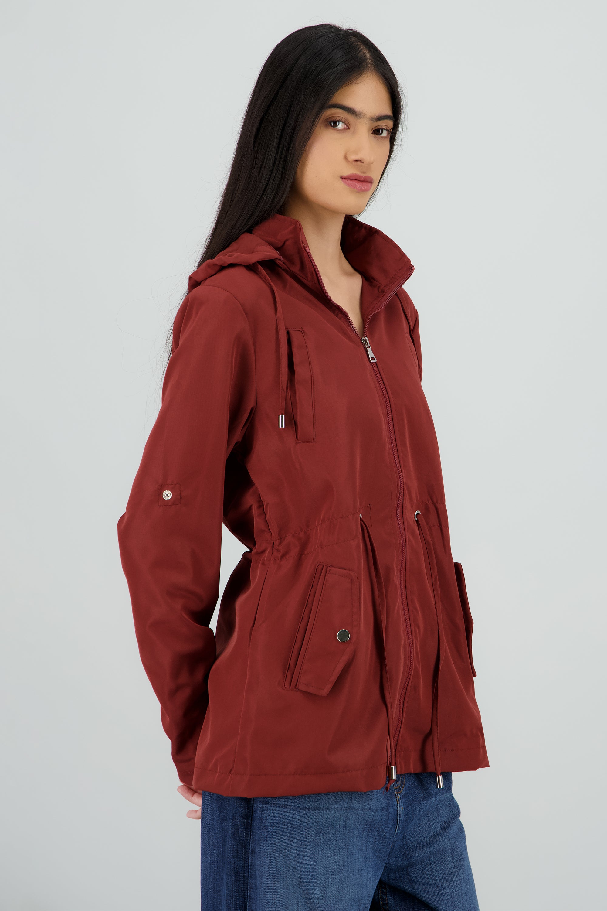 Gabardina tipo impermeable con bolsas VINO