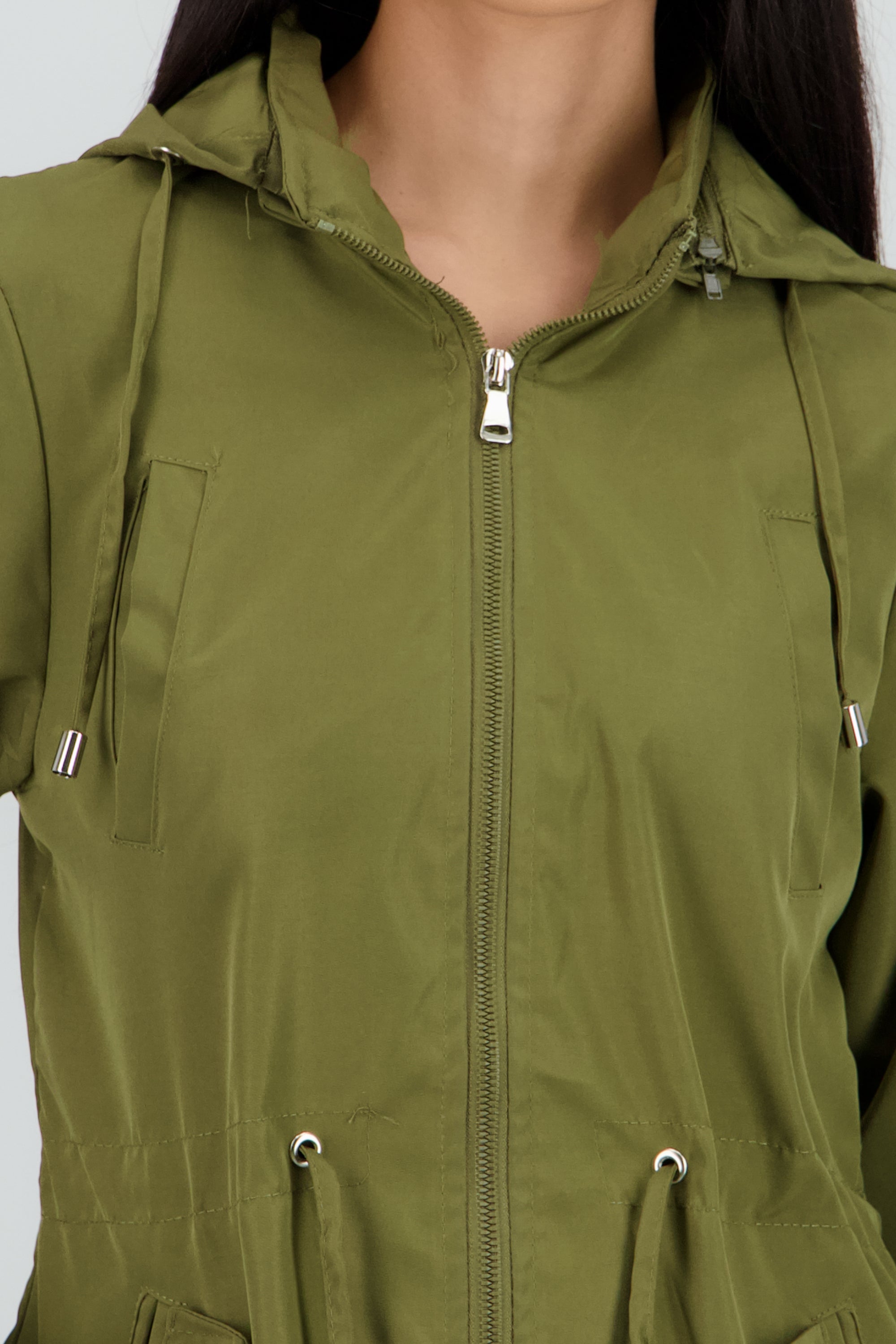 Gabardina tipo impermeable con bolsas OLIVO