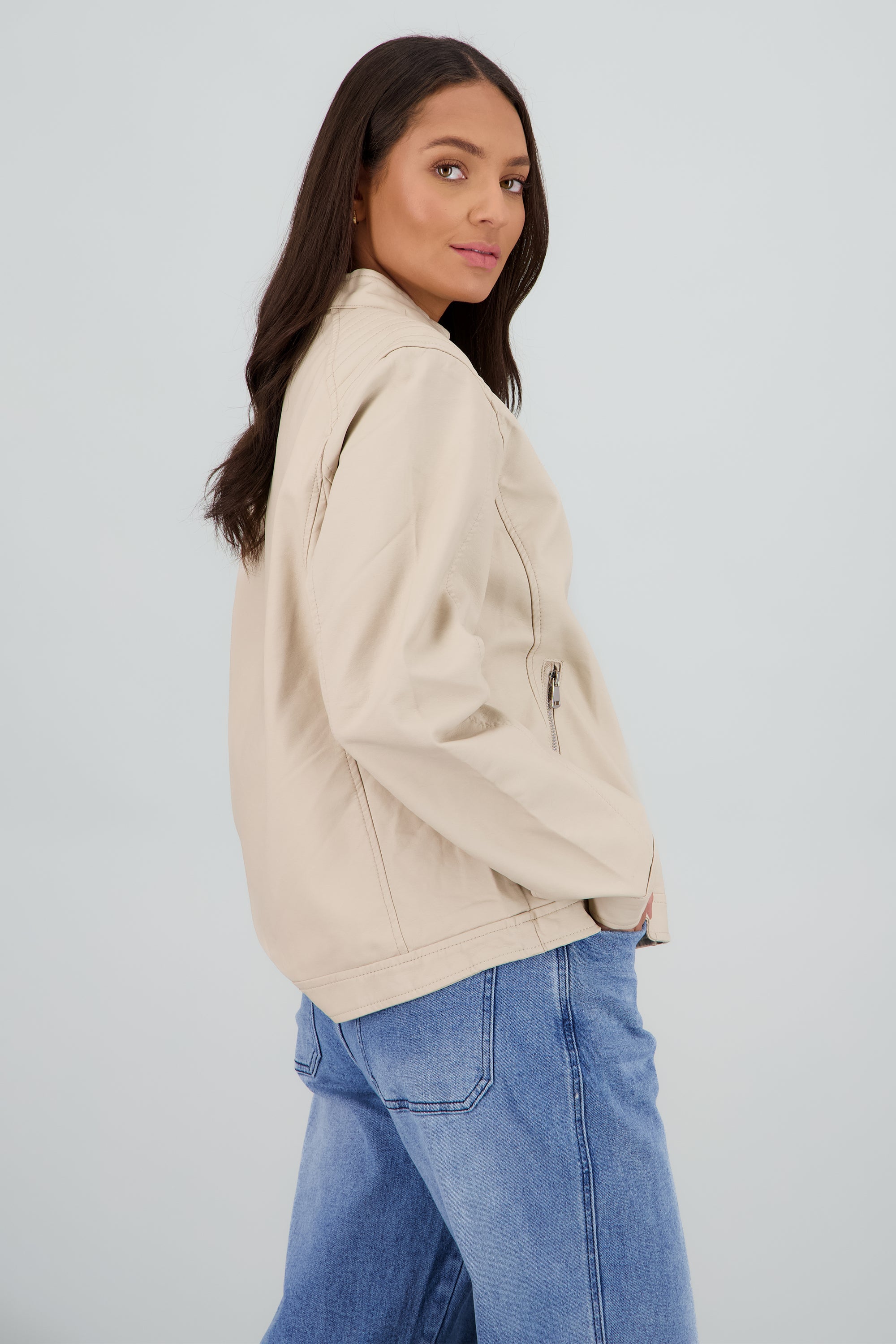 Chamarra corta efecto piel BEIGE