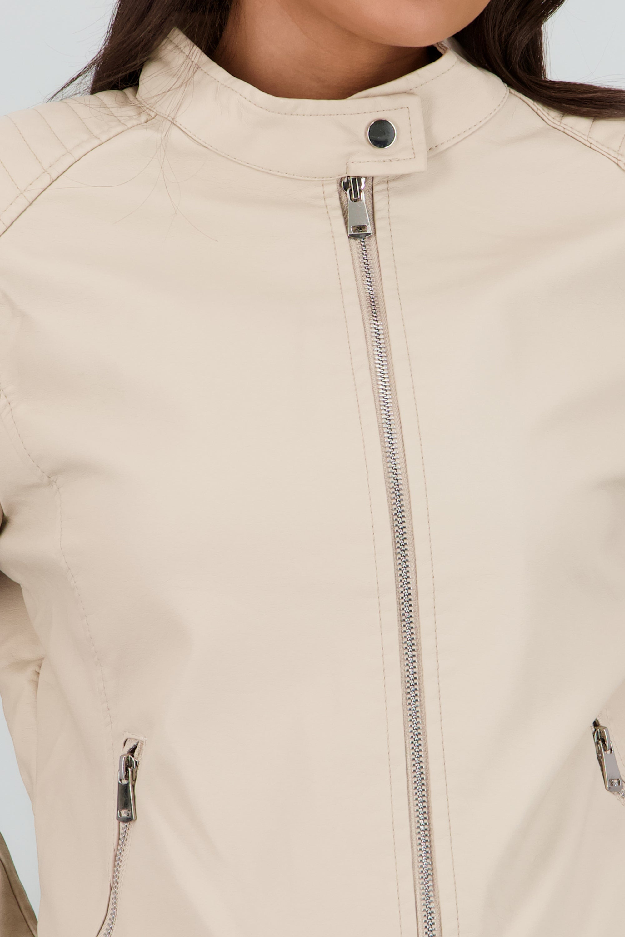 Chamarra corta efecto piel BEIGE