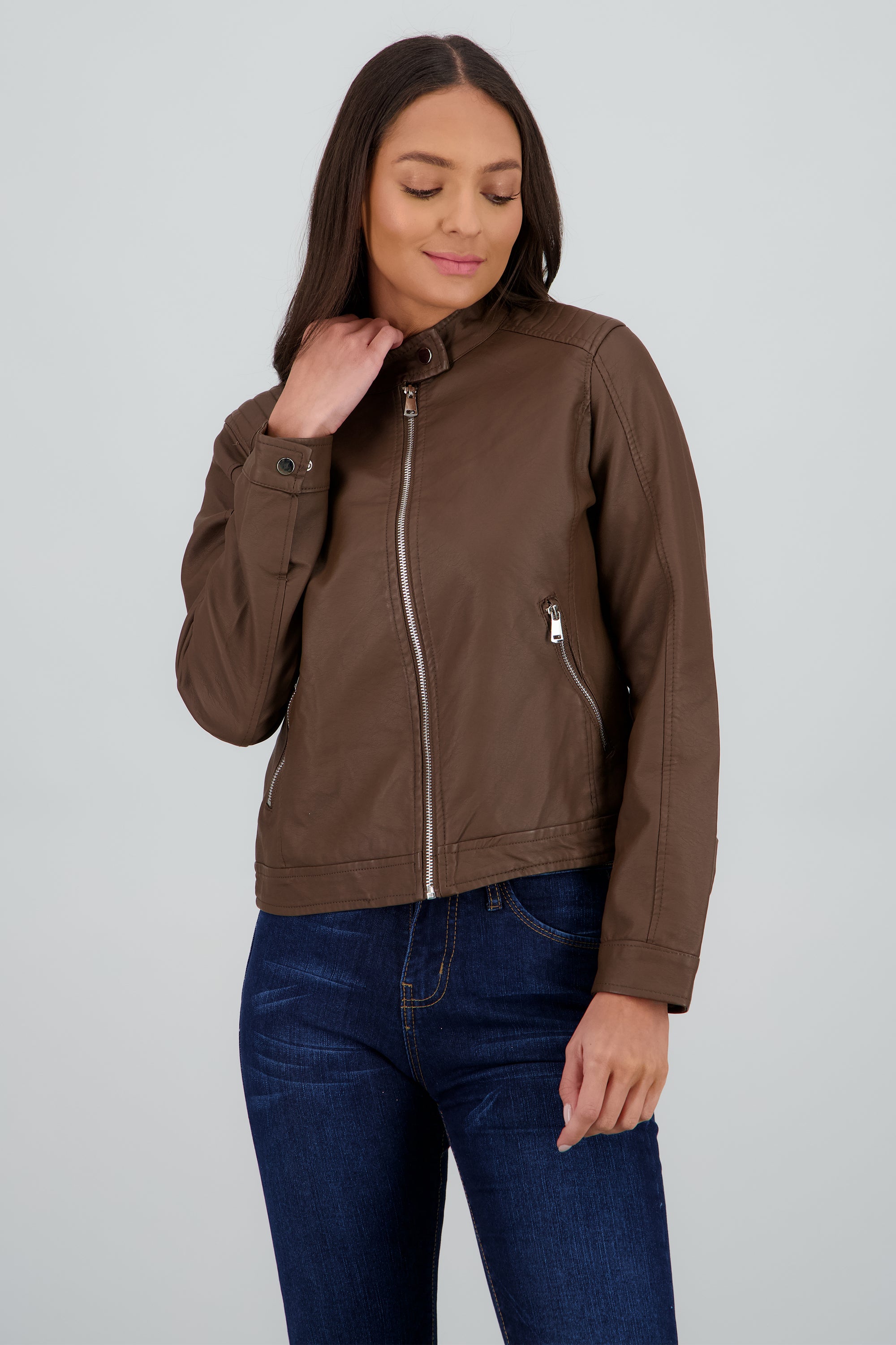 Chamarra corta efecto piel CAFE