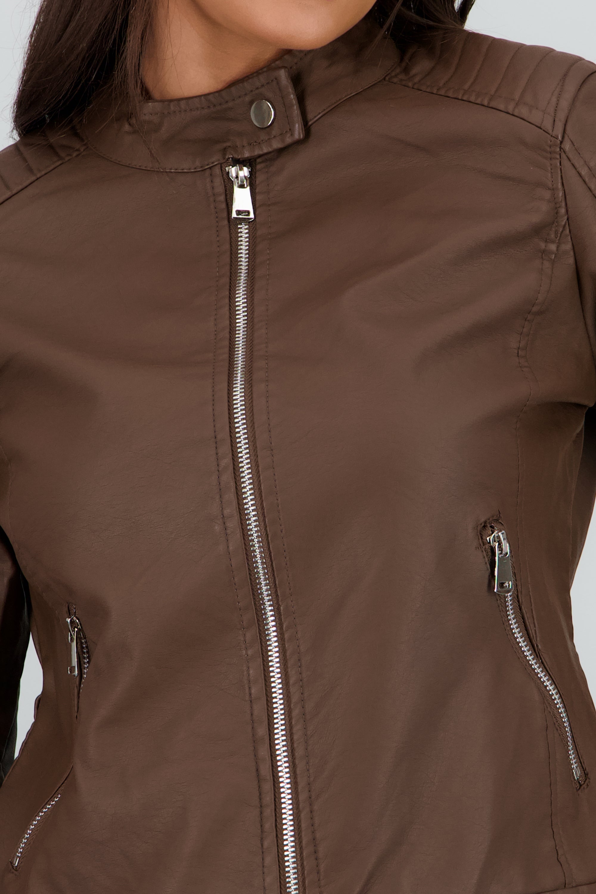 Chamarra corta efecto piel CAFE