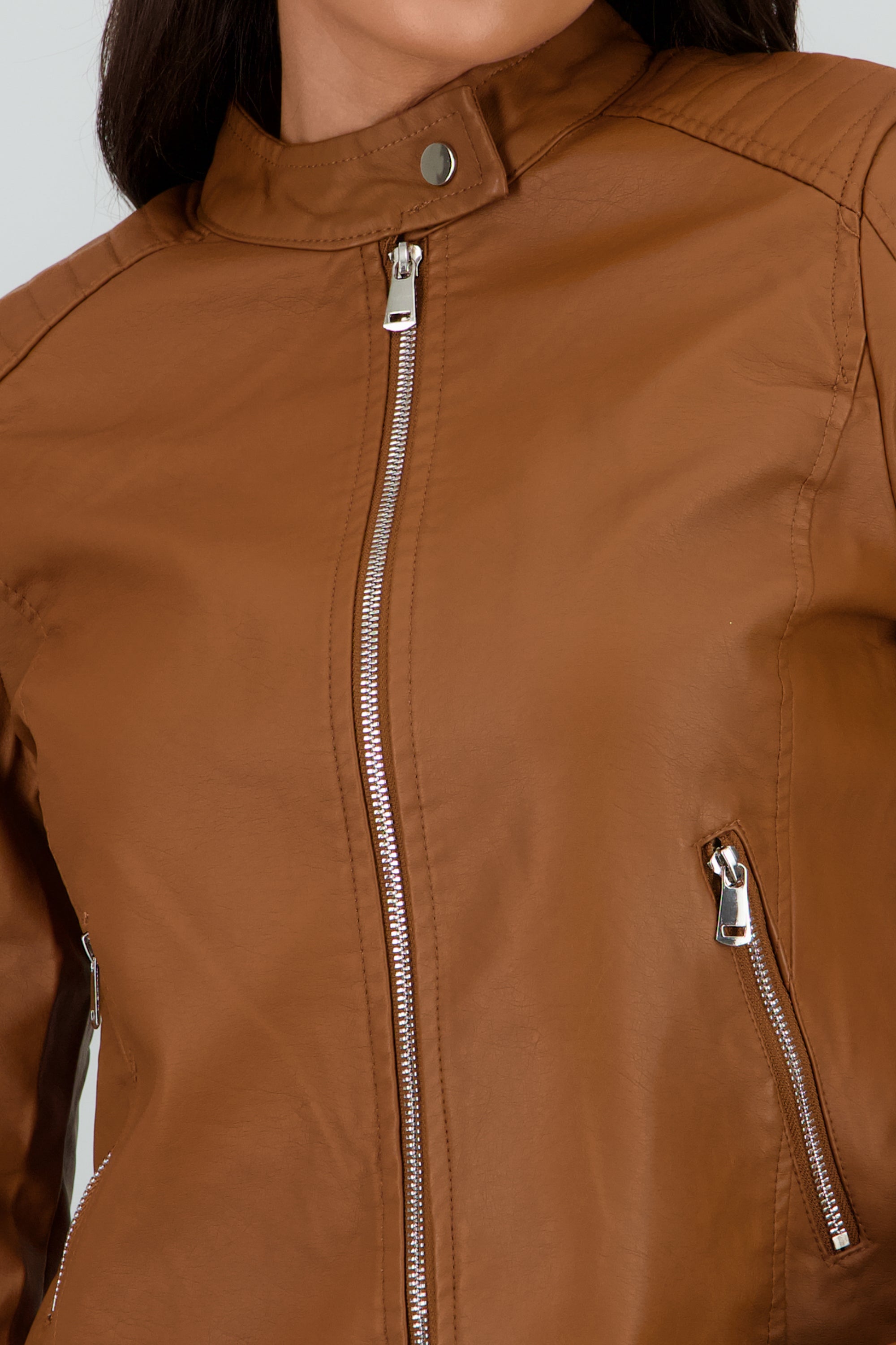 Chamarra corta efecto piel CAMELLO