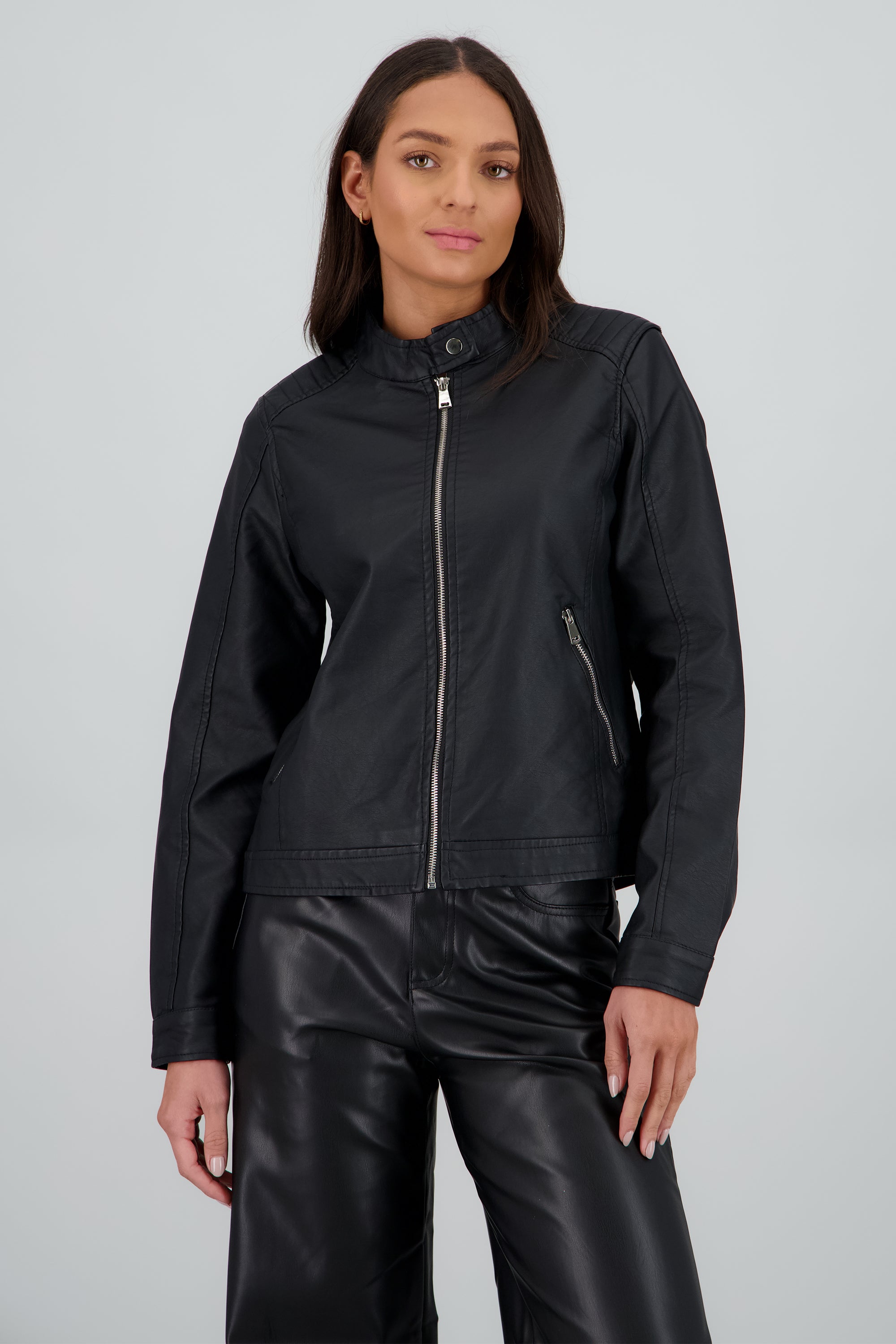 Chamarra corta efecto piel NEGRO