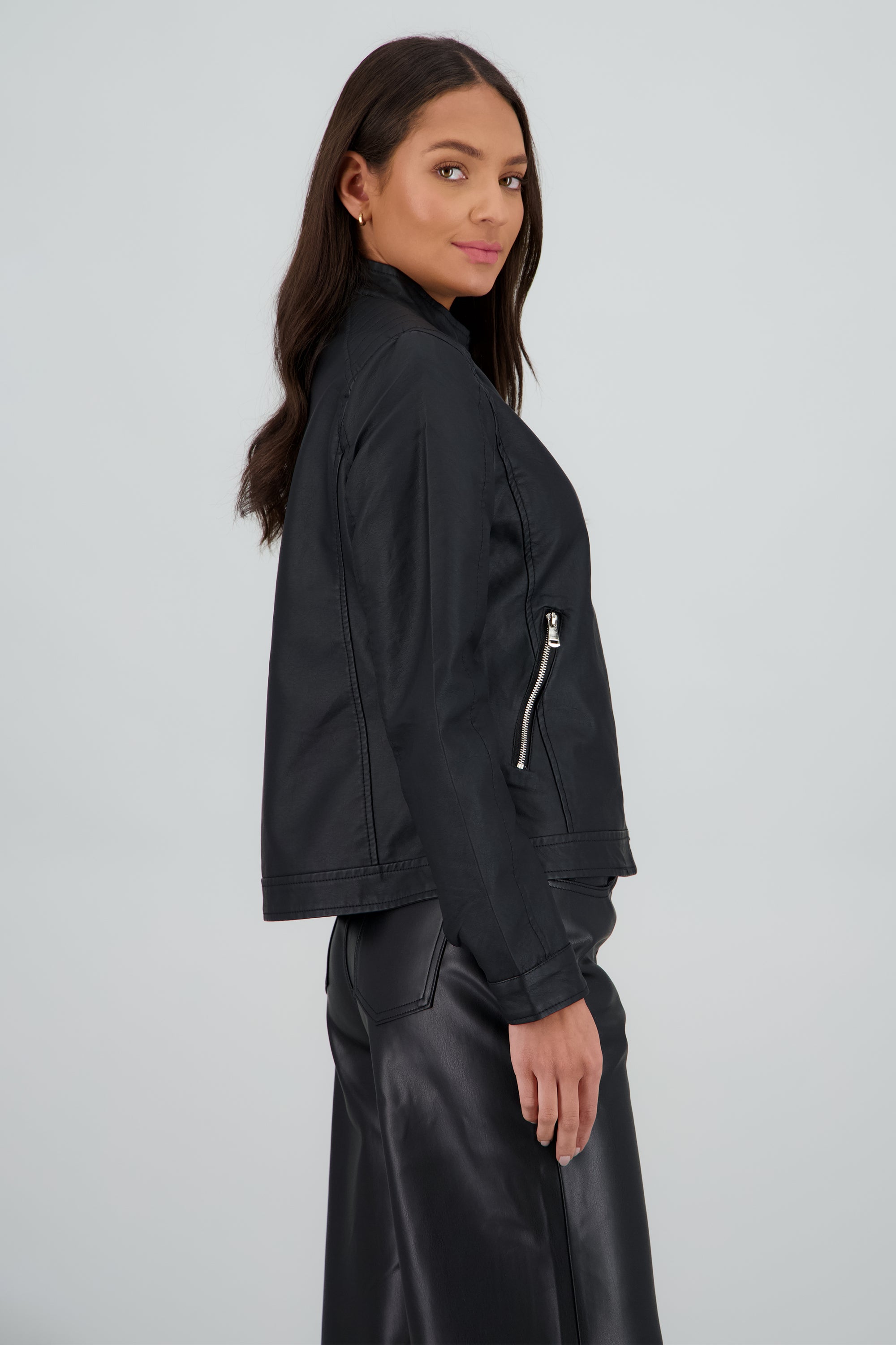 Chamarra corta efecto piel NEGRO