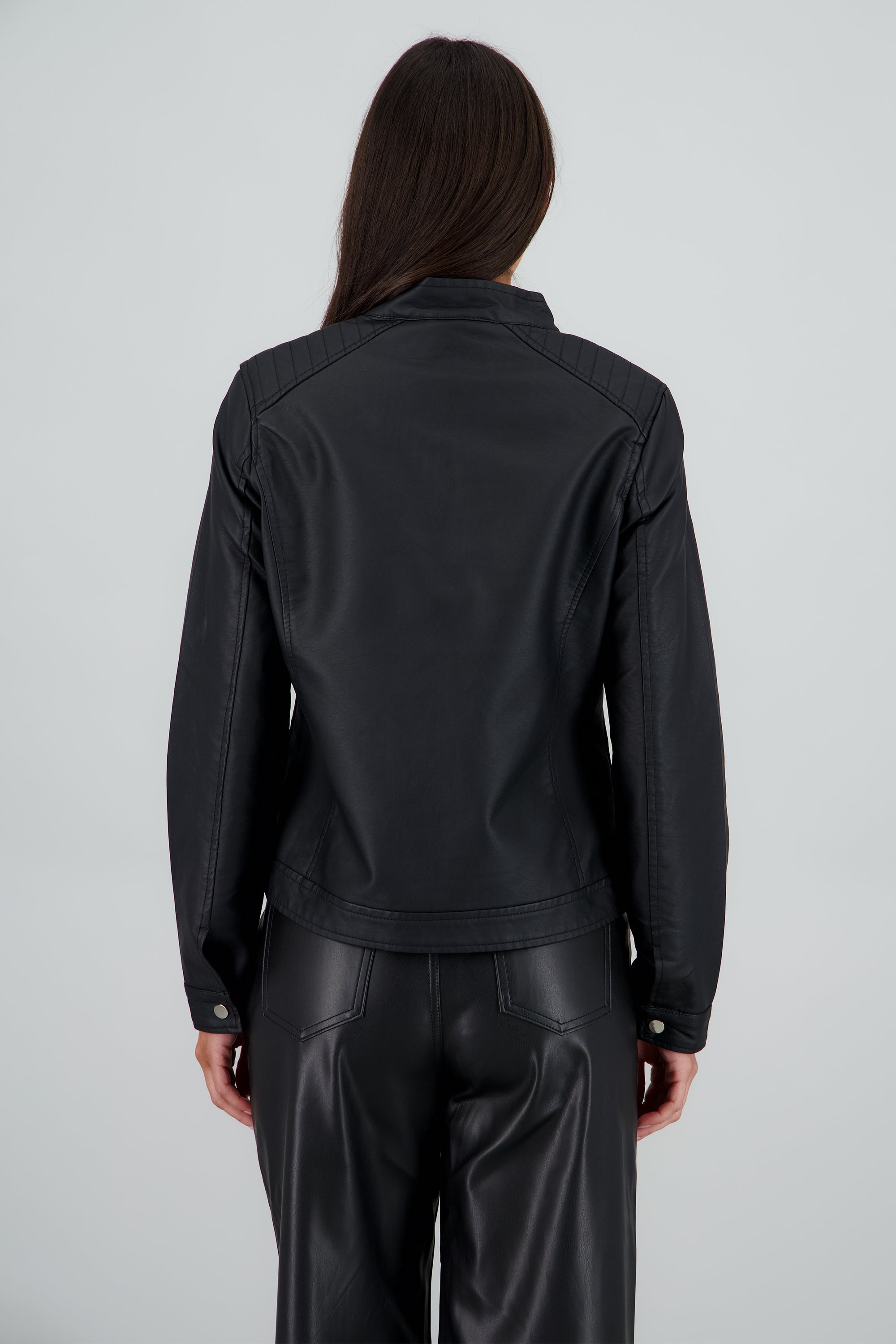 Chamarra corta efecto piel NEGRO