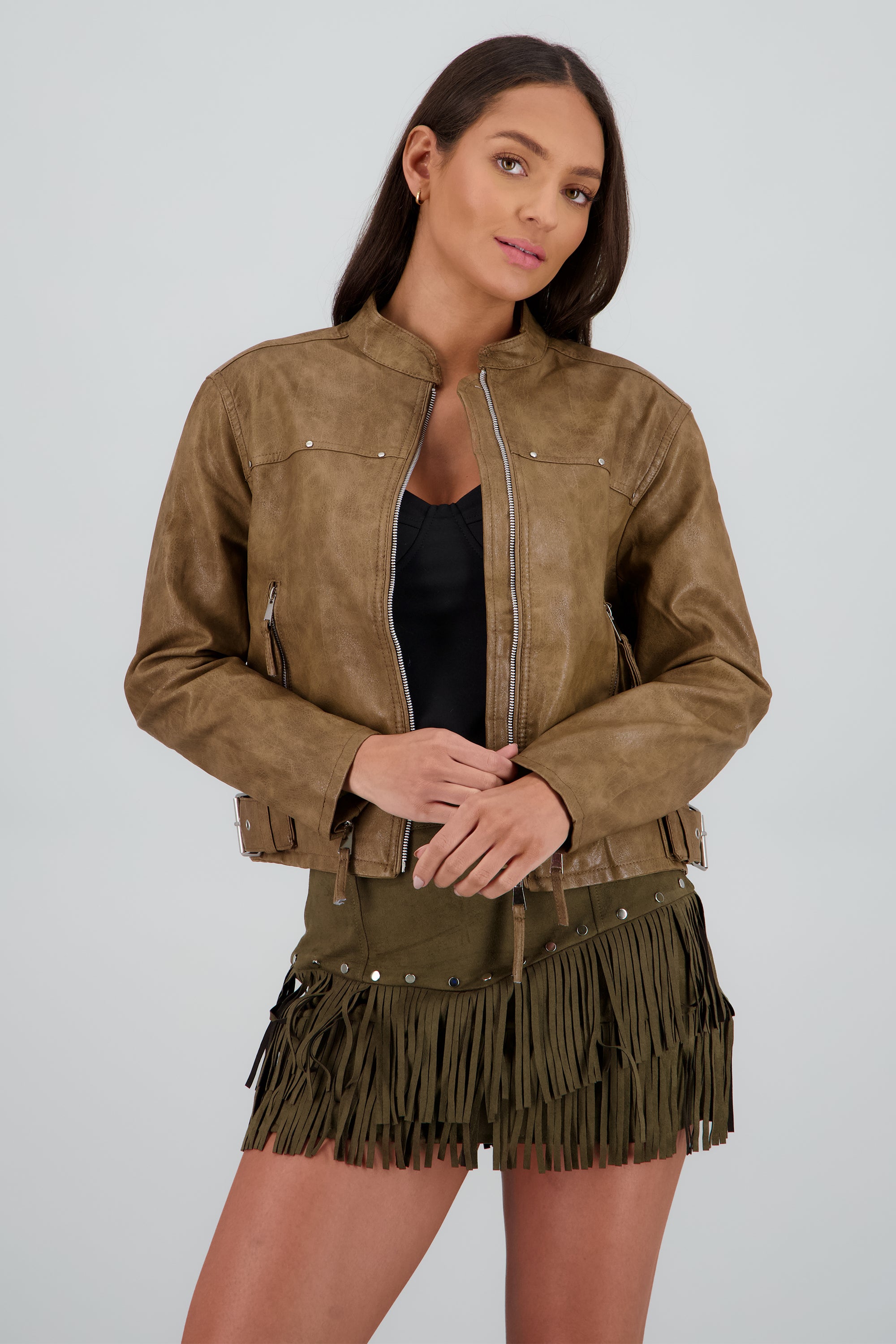 Chamarra efecto piel con bolsas CAMELLO