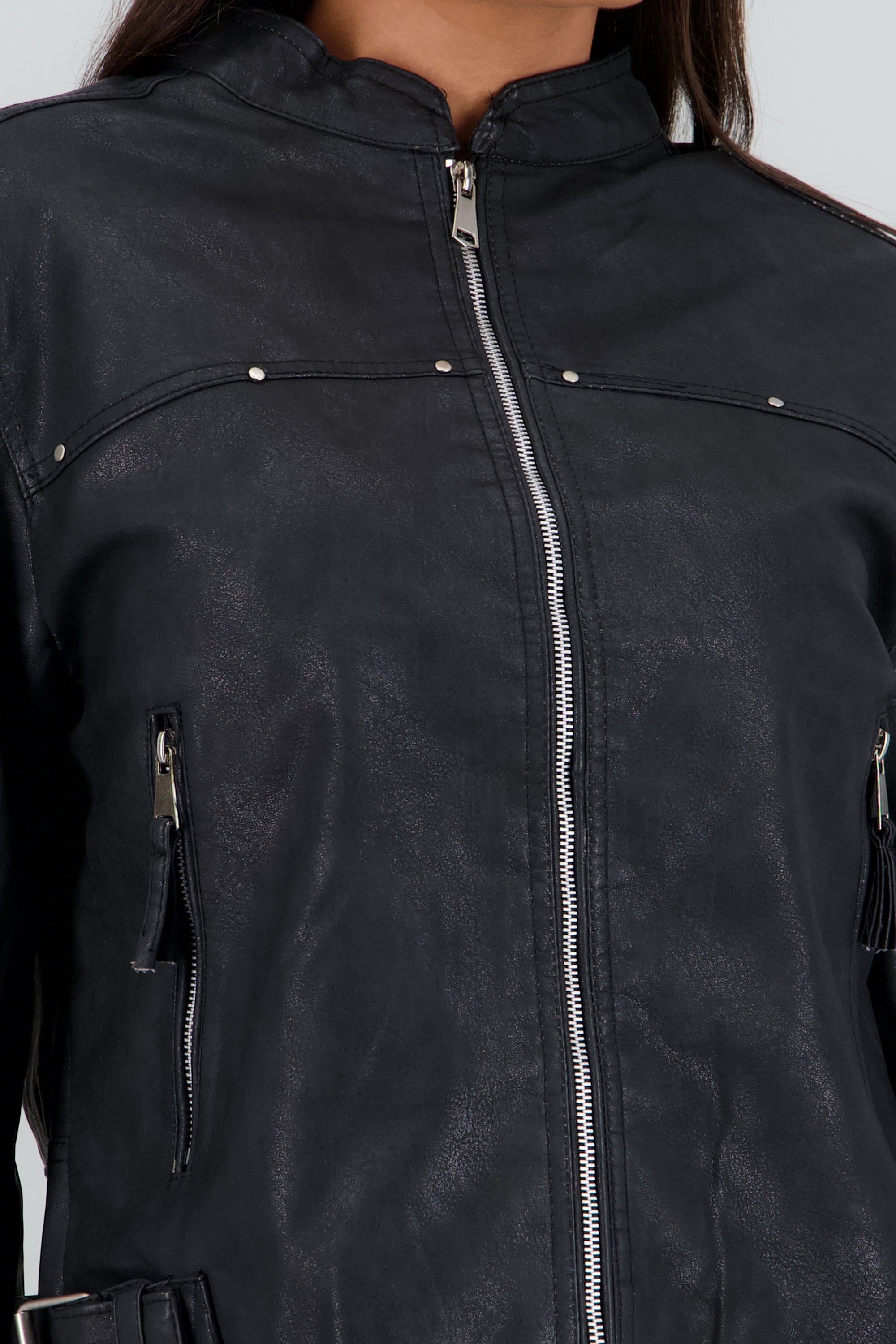 Chamarra efecto piel con bolsas NEGRO