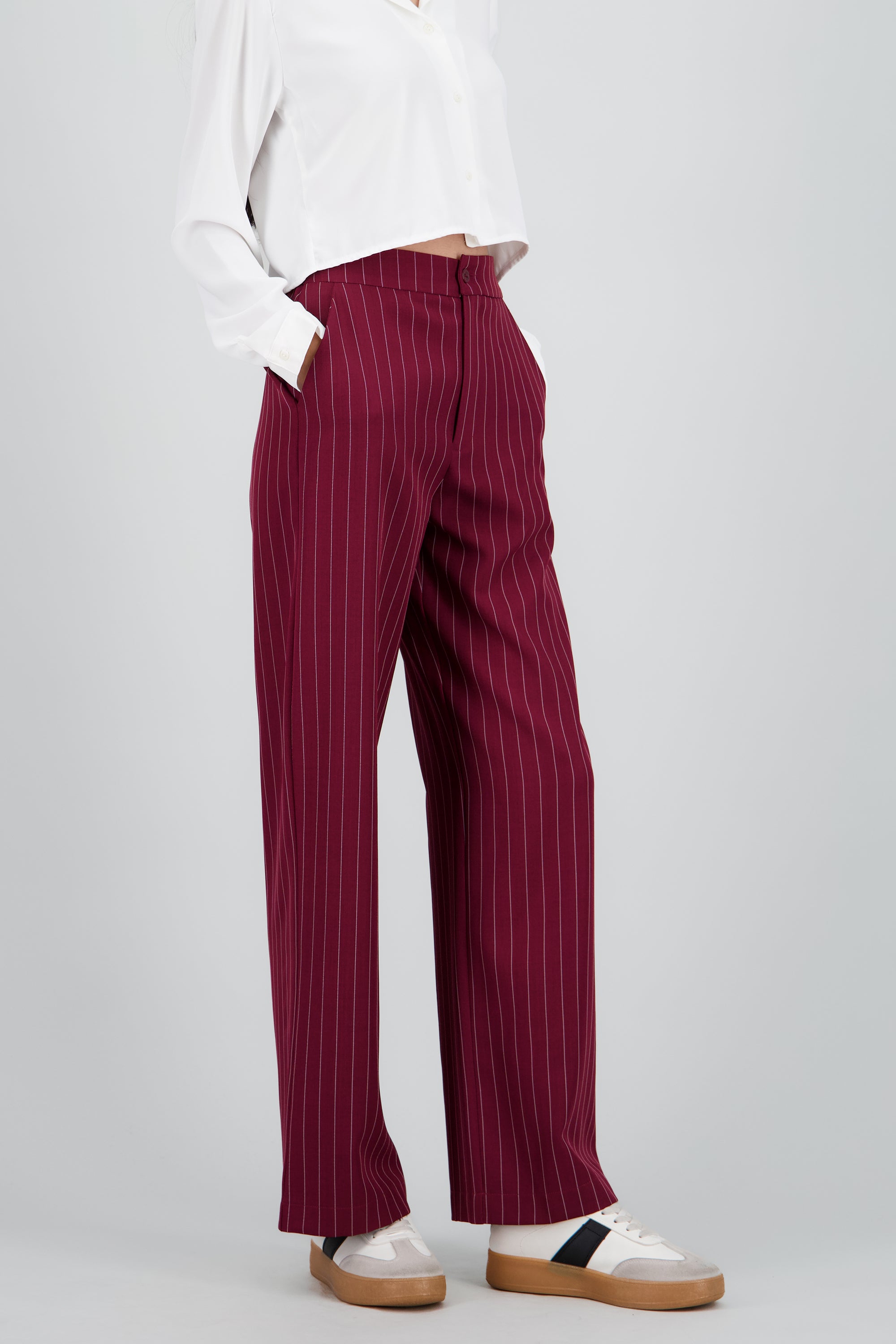Pantalon recto sastreado detalle boton VINO COMBO