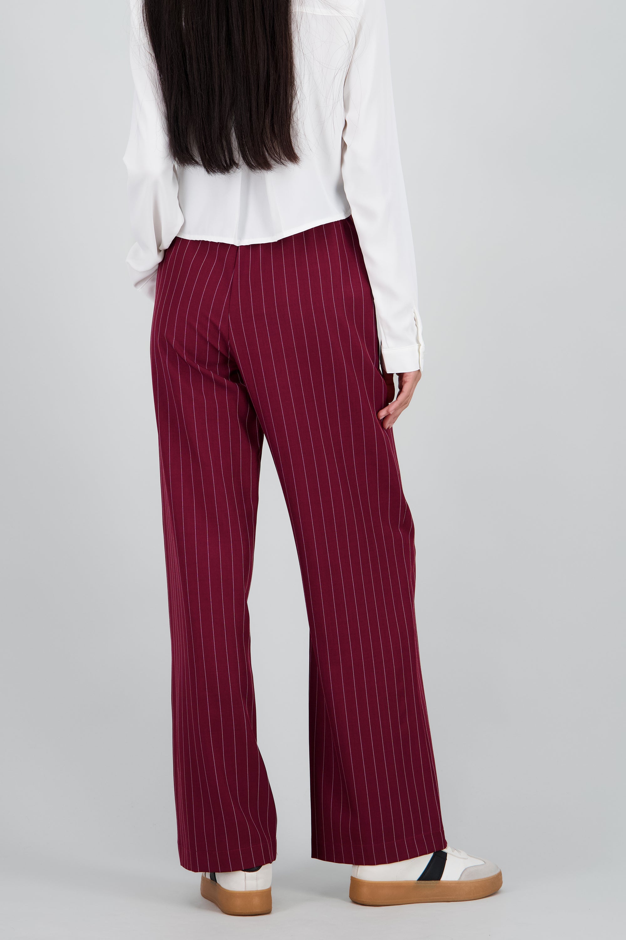 Pantalon recto sastreado detalle boton VINO COMBO
