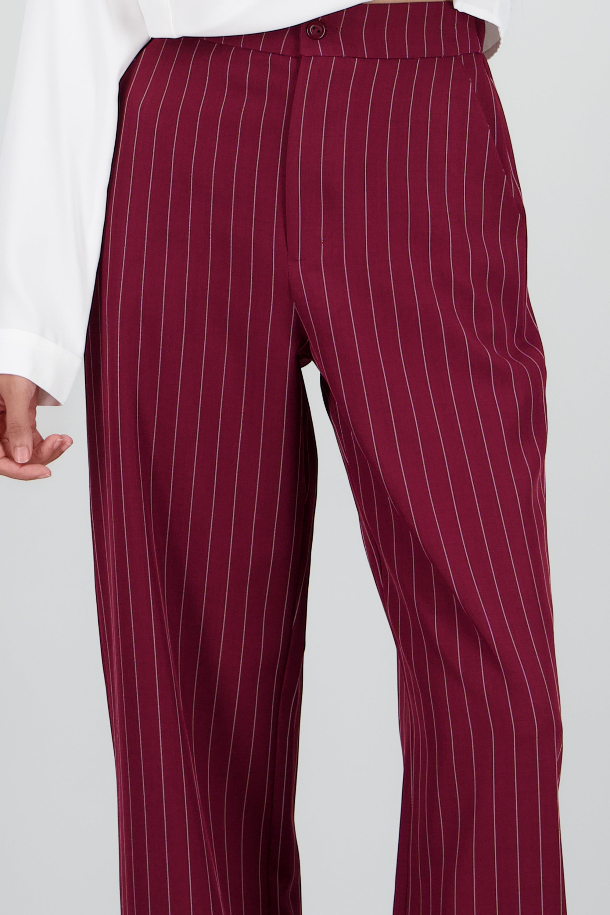 Pantalon recto sastreado detalle boton VINO COMBO