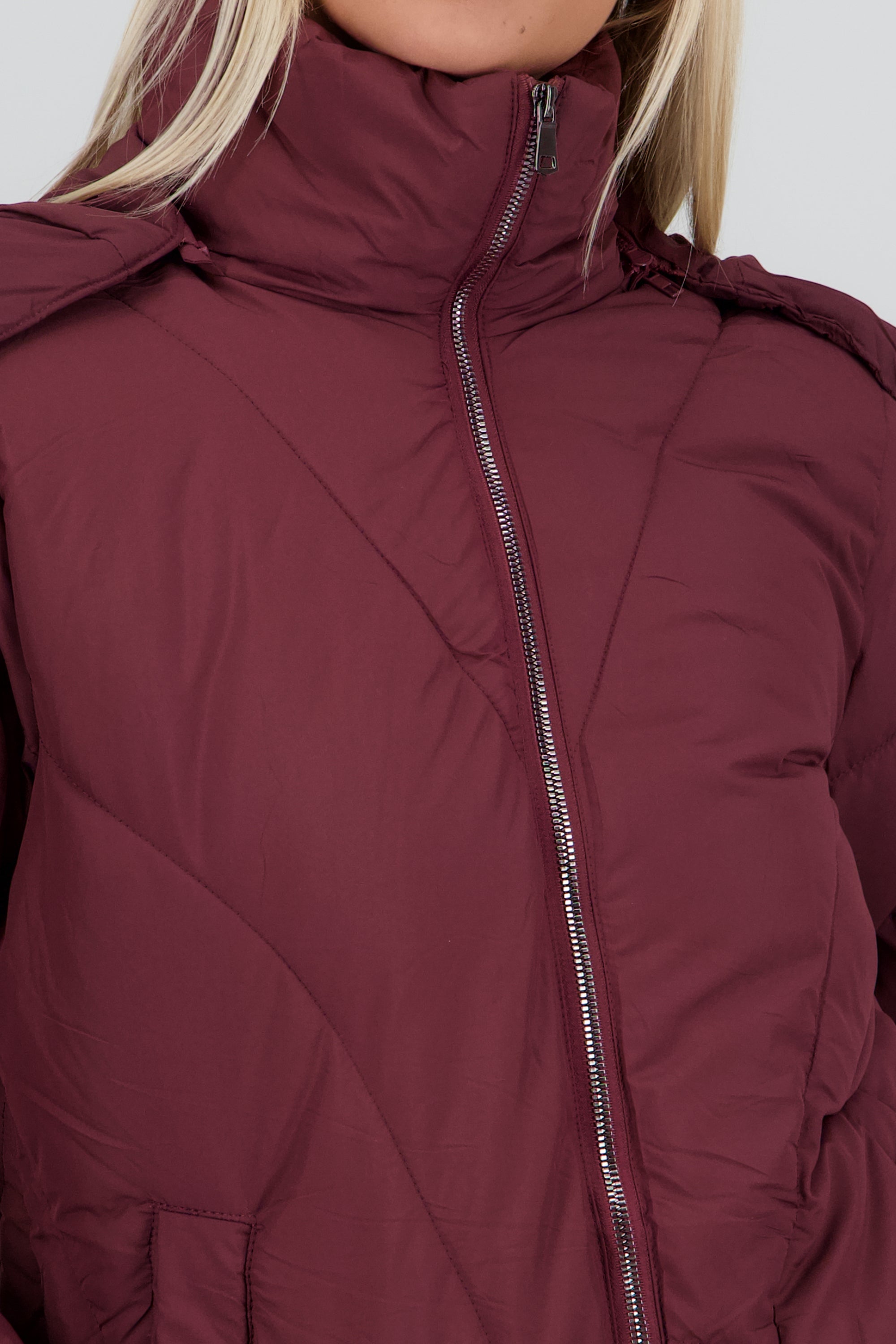 Chamarra puffer con bolsas VINO