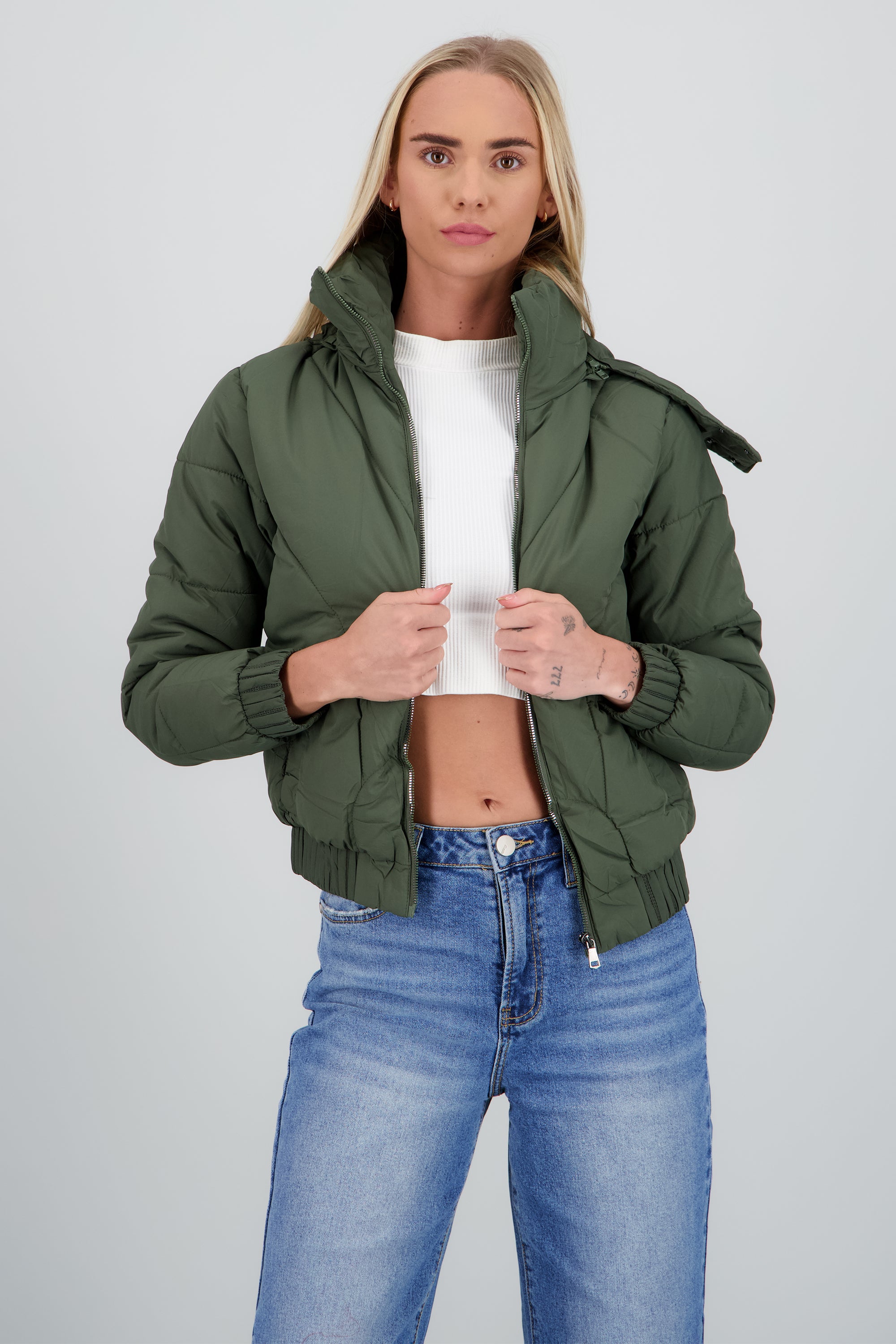 Chamarra puffer con bolsas OLIVO
