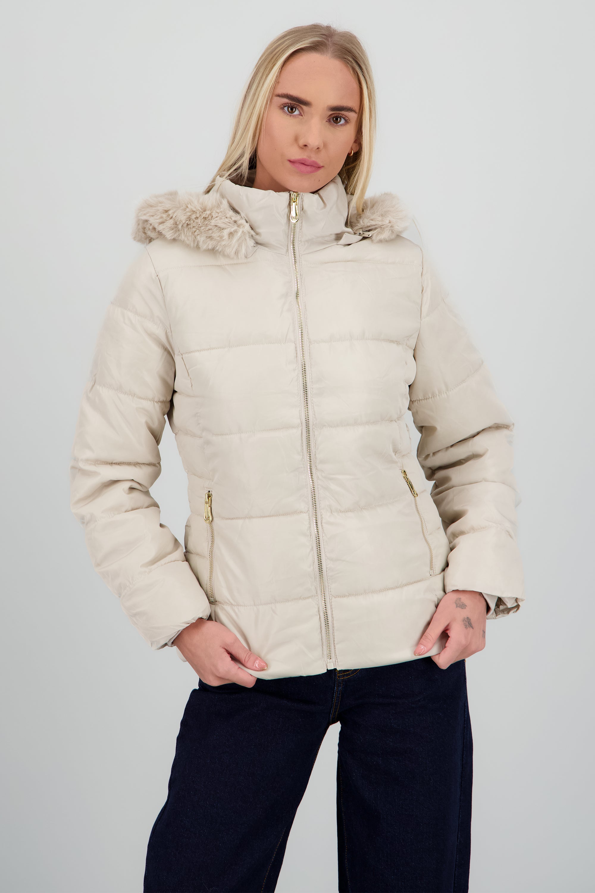 Chamarra puffer con gorro det peluche BEIGE