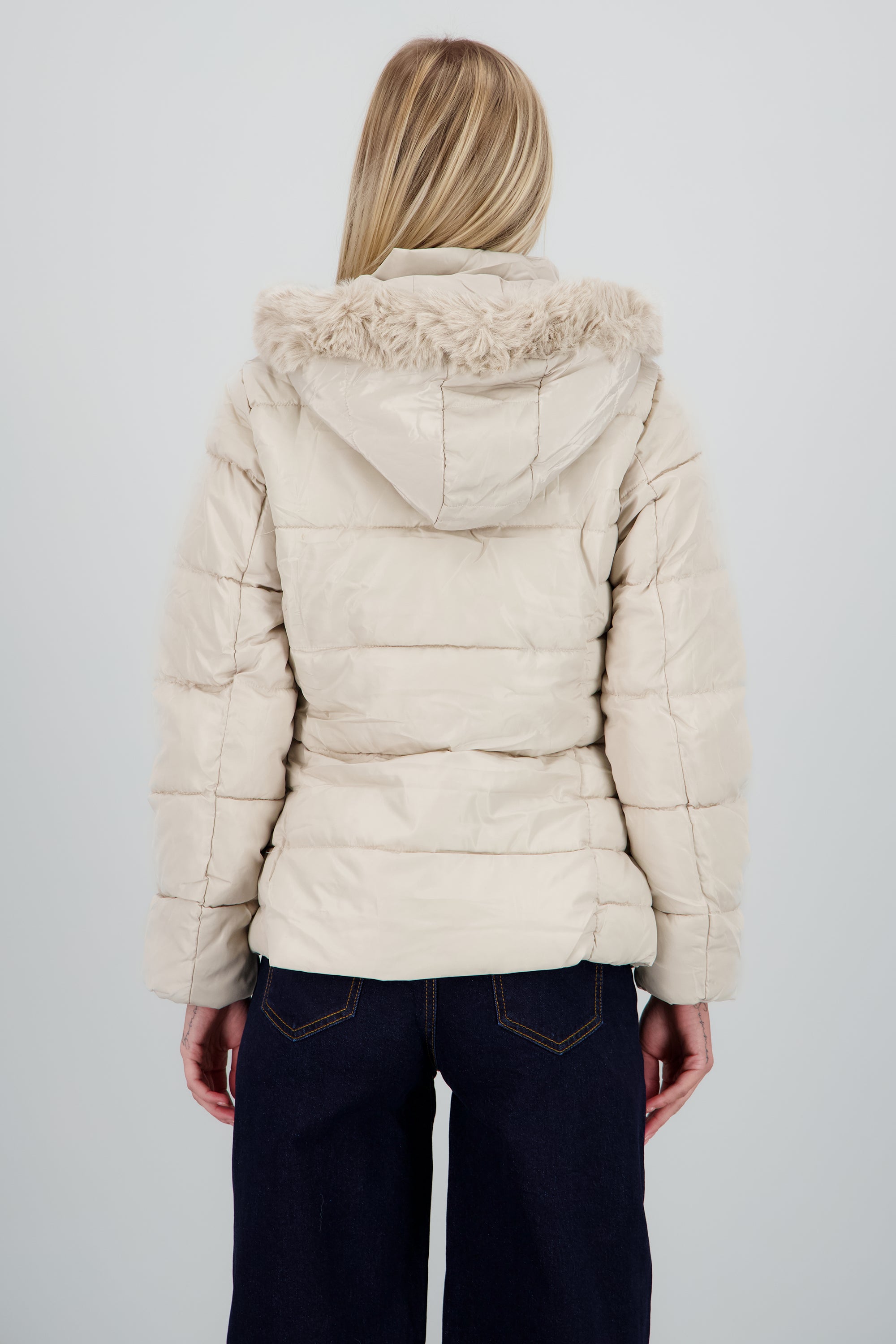 Chamarra puffer con gorro det peluche BEIGE