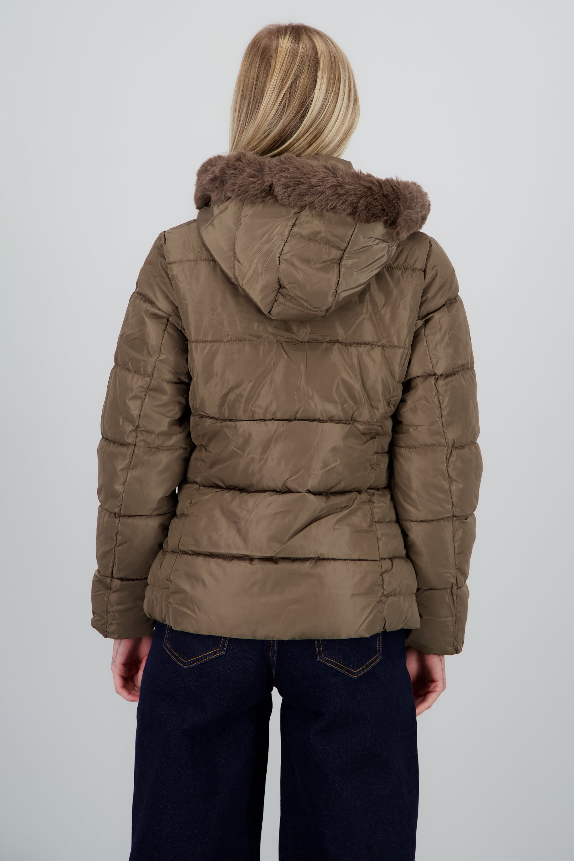 Chamarra puffer con gorro det peluche CAFE