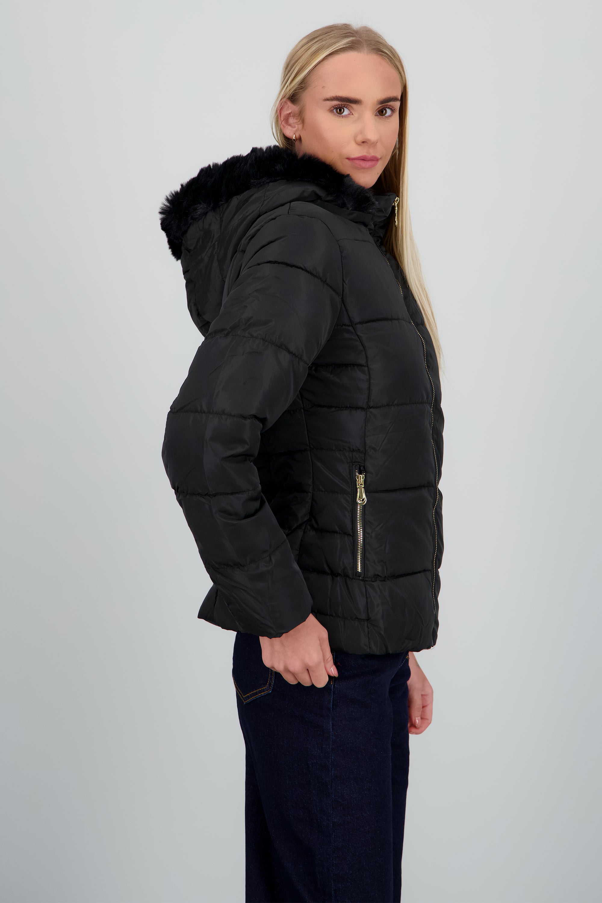 Chamarra puffer con gorro det peluche NEGRO