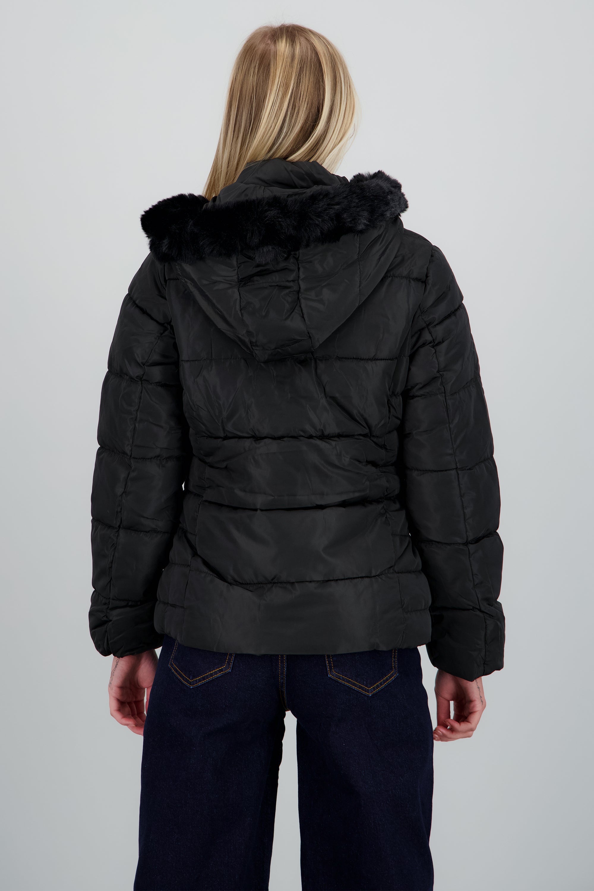 Chamarra puffer con gorro det peluche NEGRO