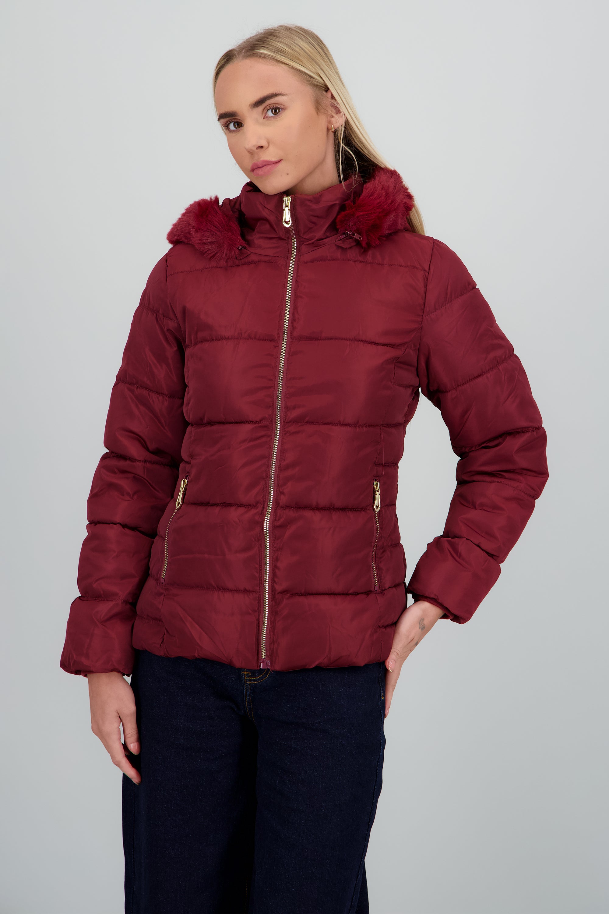 Chamarra puffer con gorro det peluche VINO