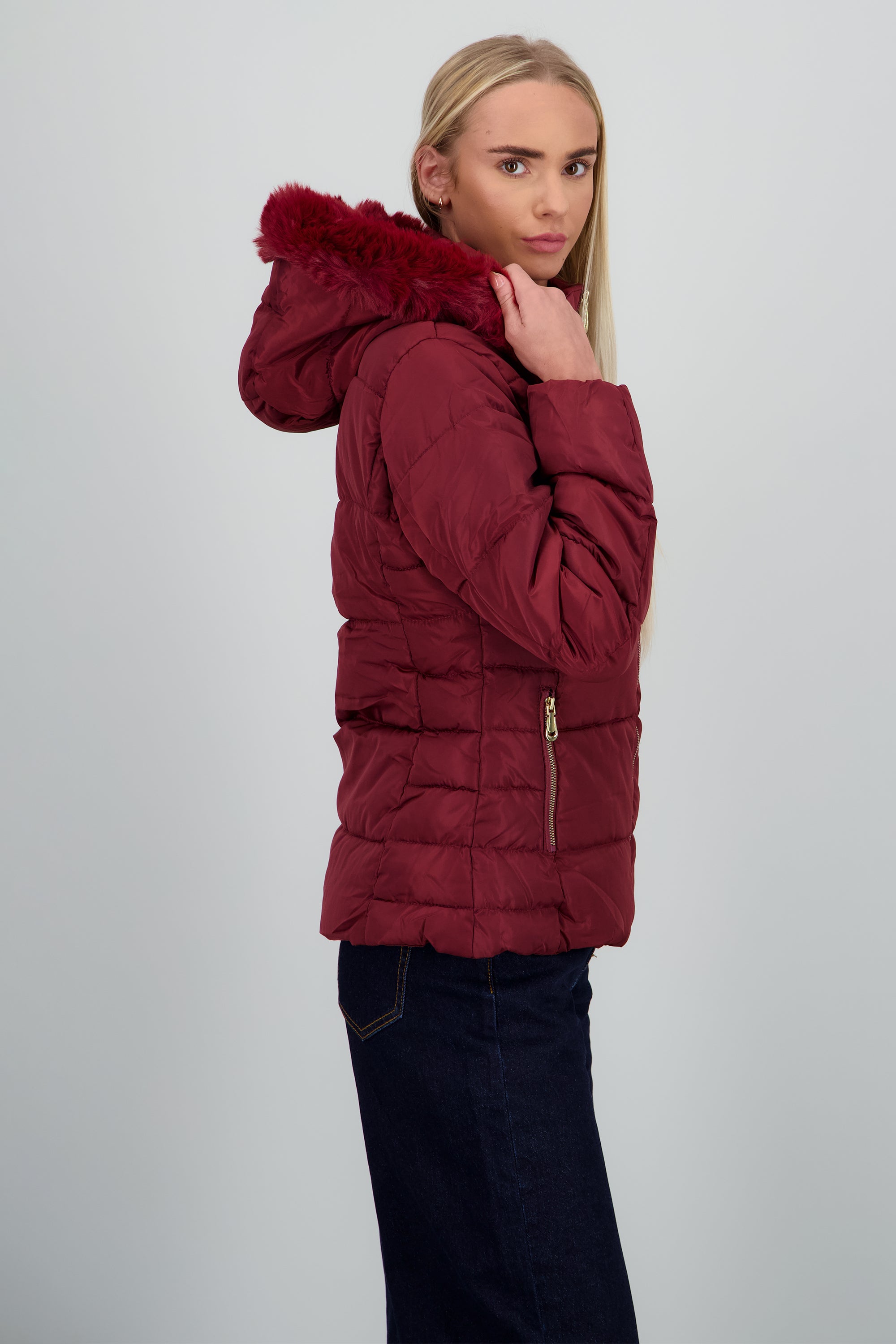 Chamarra puffer con gorro det peluche VINO