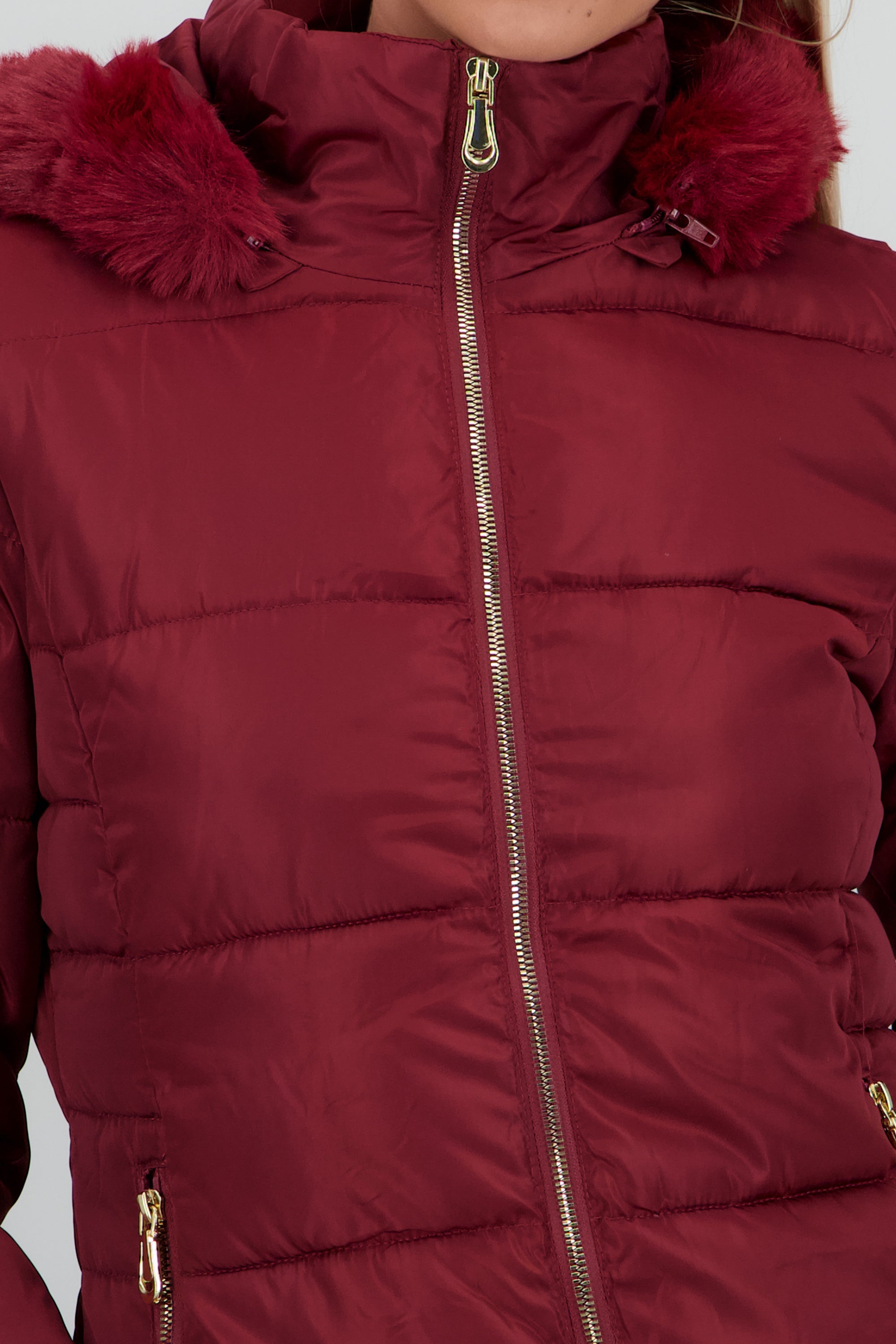 Chamarra puffer con gorro det peluche VINO