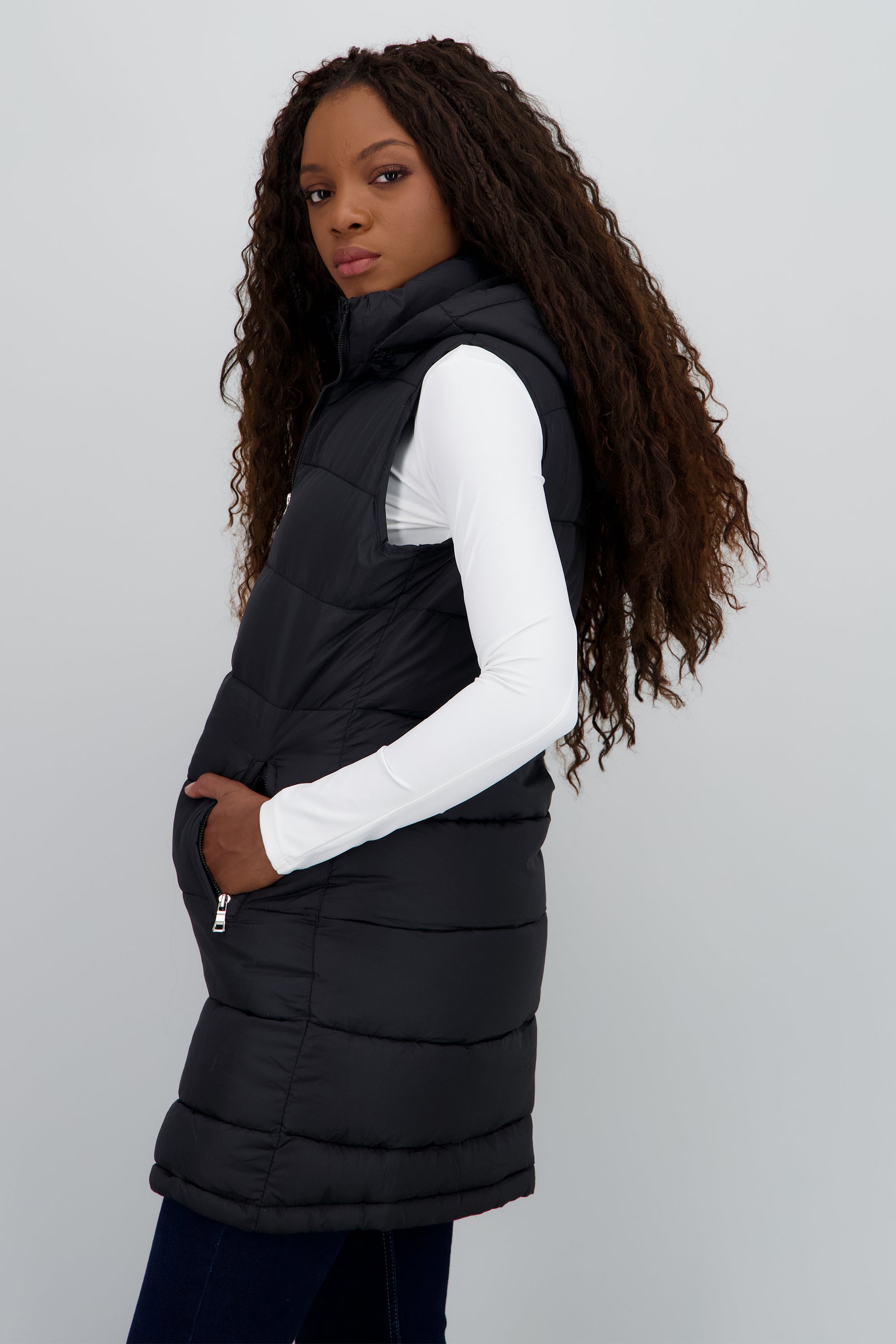 Chaleco capitonado con gorro NEGRO