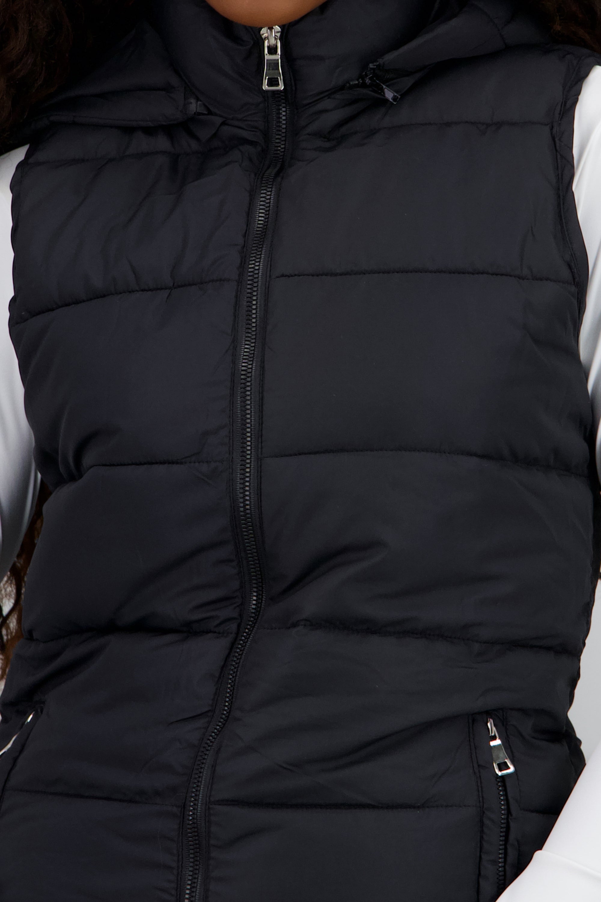 Chaleco capitonado con gorro NEGRO