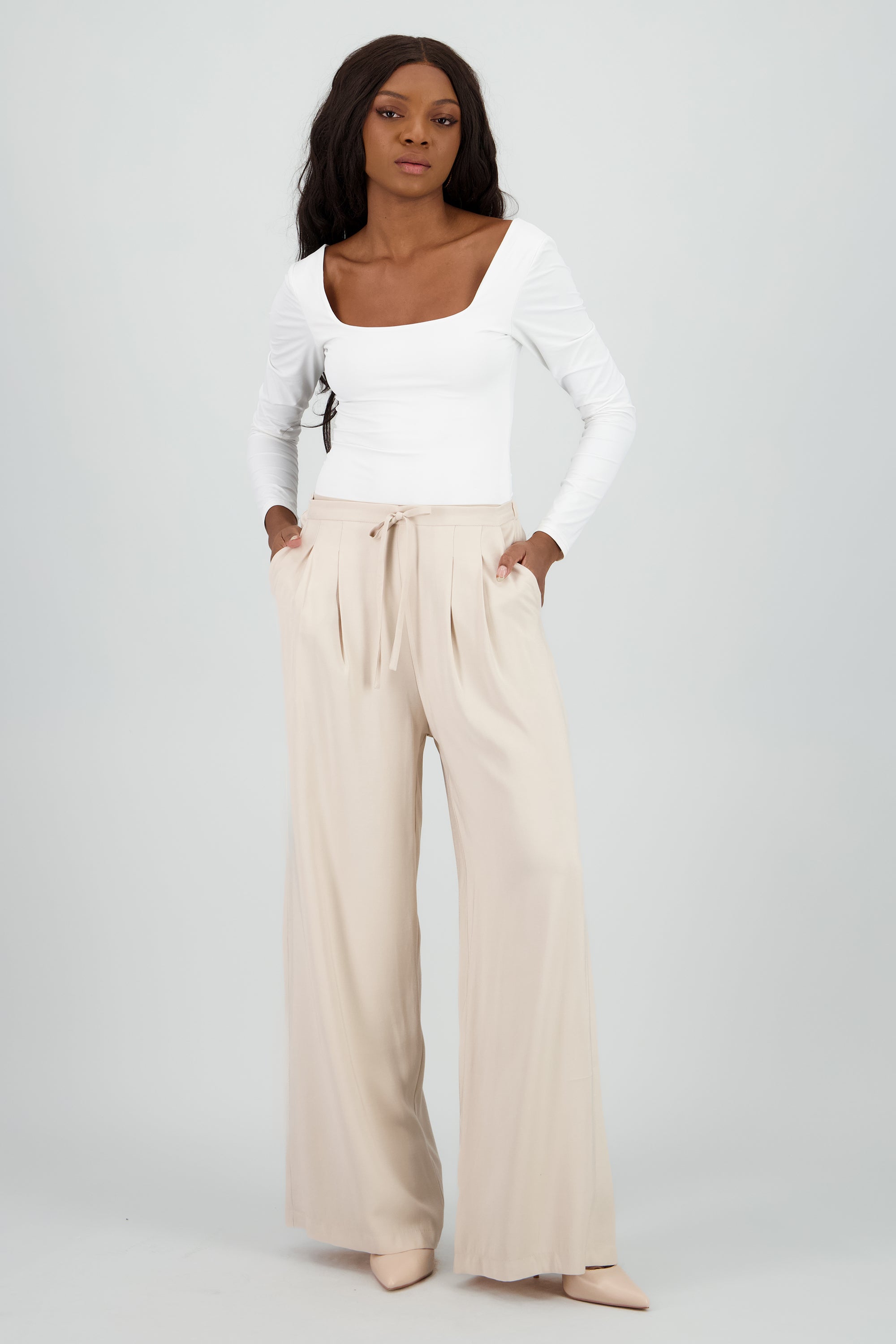 Pantalon liso pinzas BEIGE