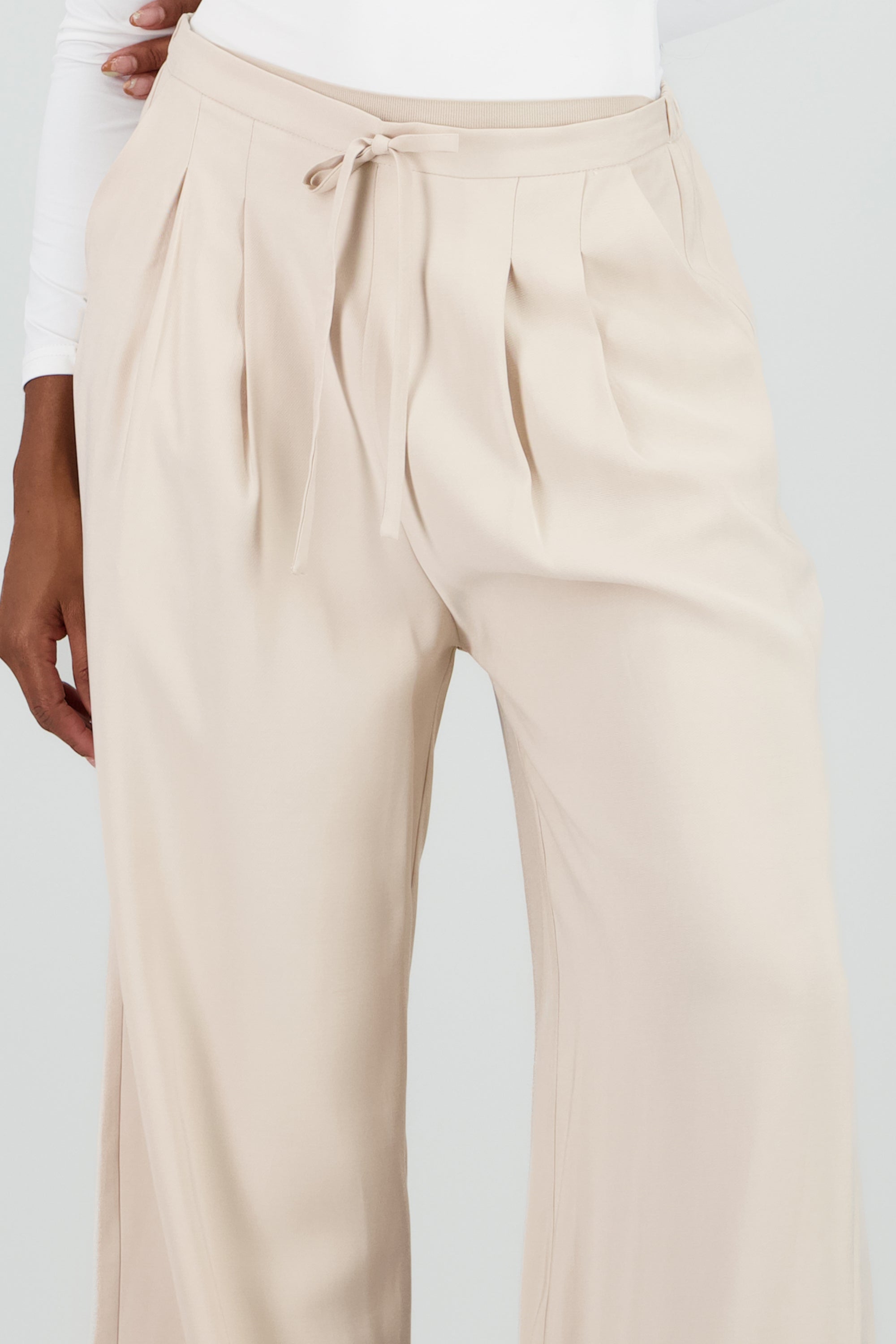 Pantalon liso pinzas BEIGE