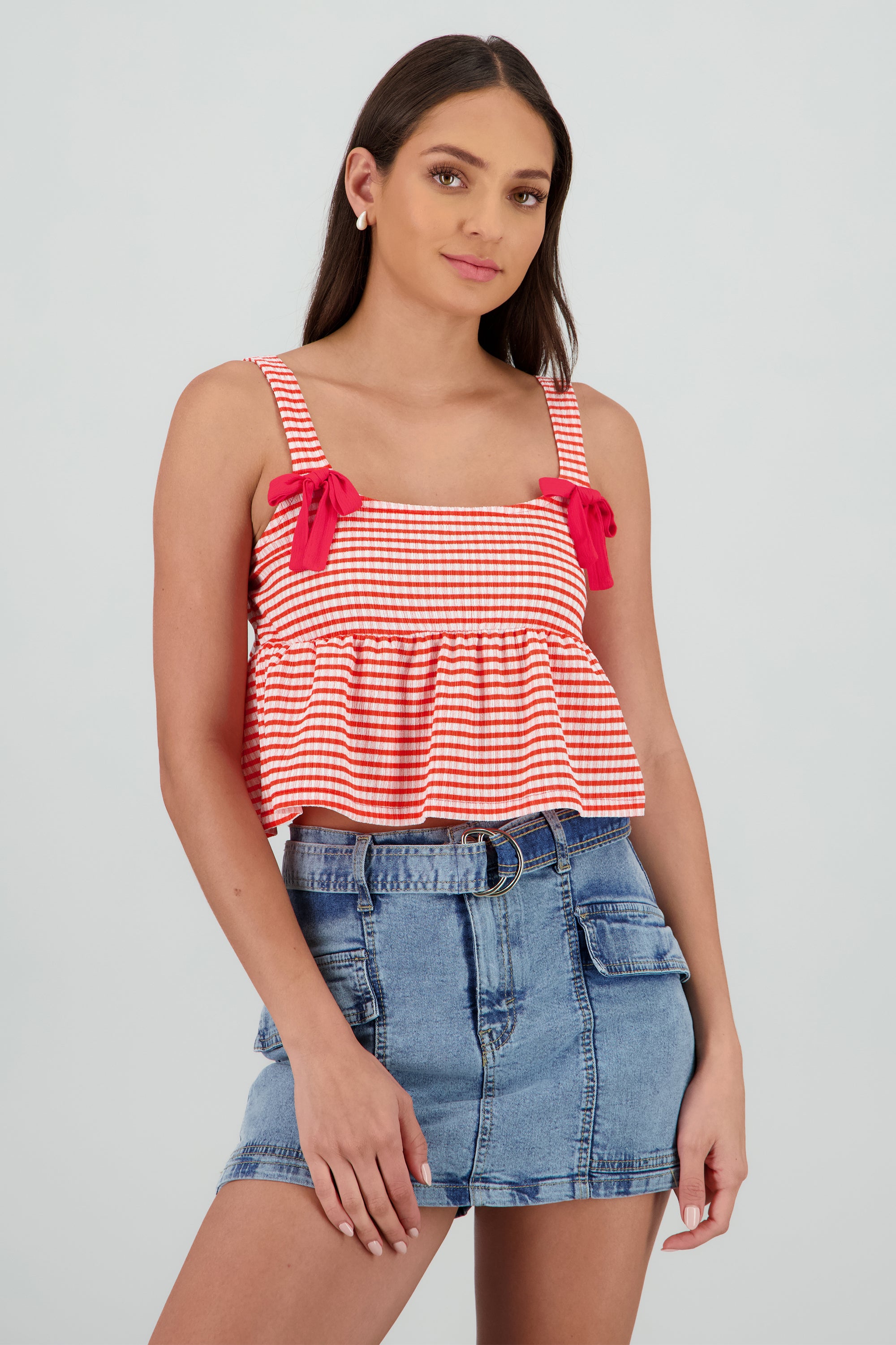 Top con olan tirantes detalle moños ROJO COMBO