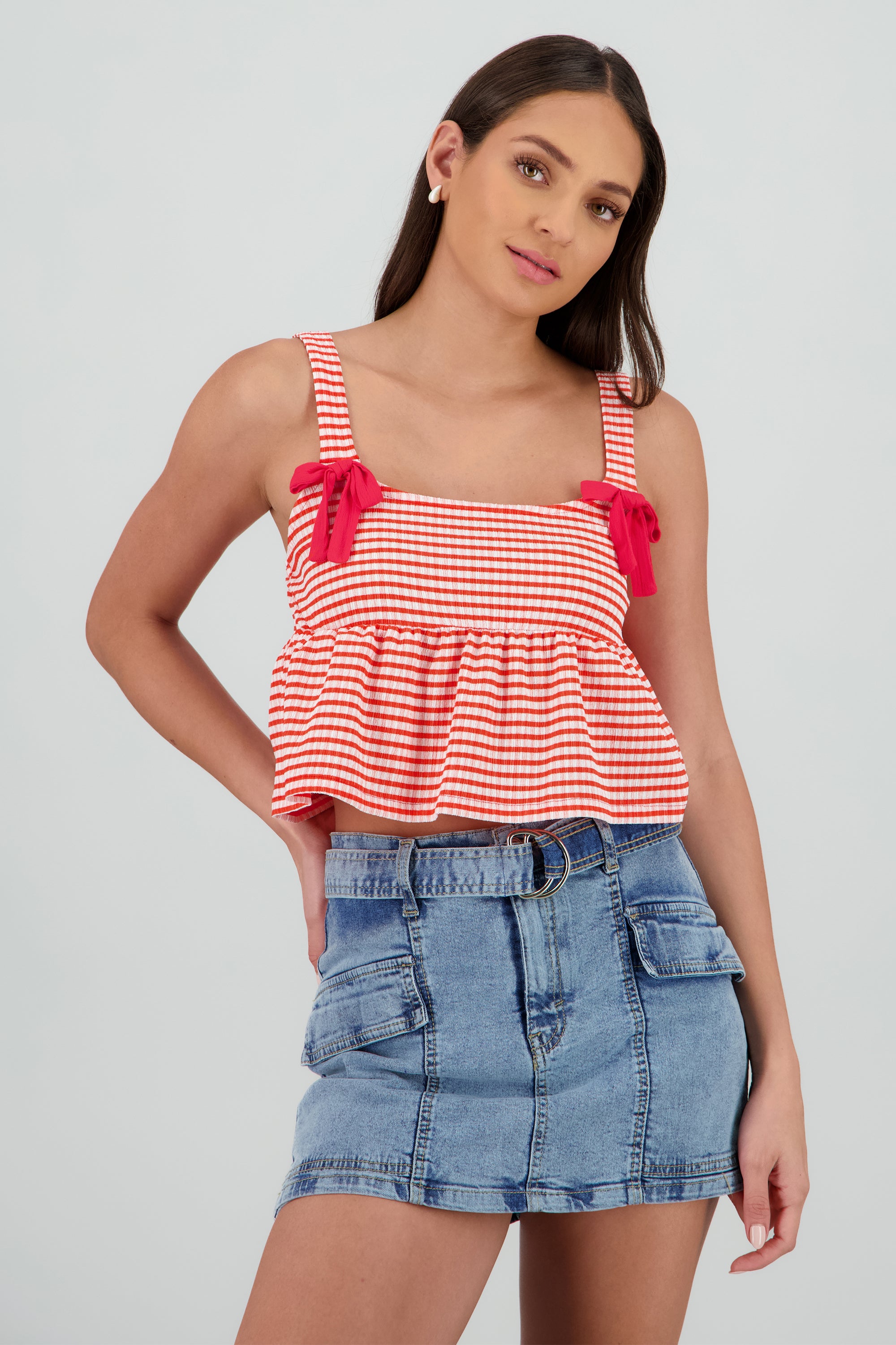 Top con olan tirantes detalle moños ROJO COMBO