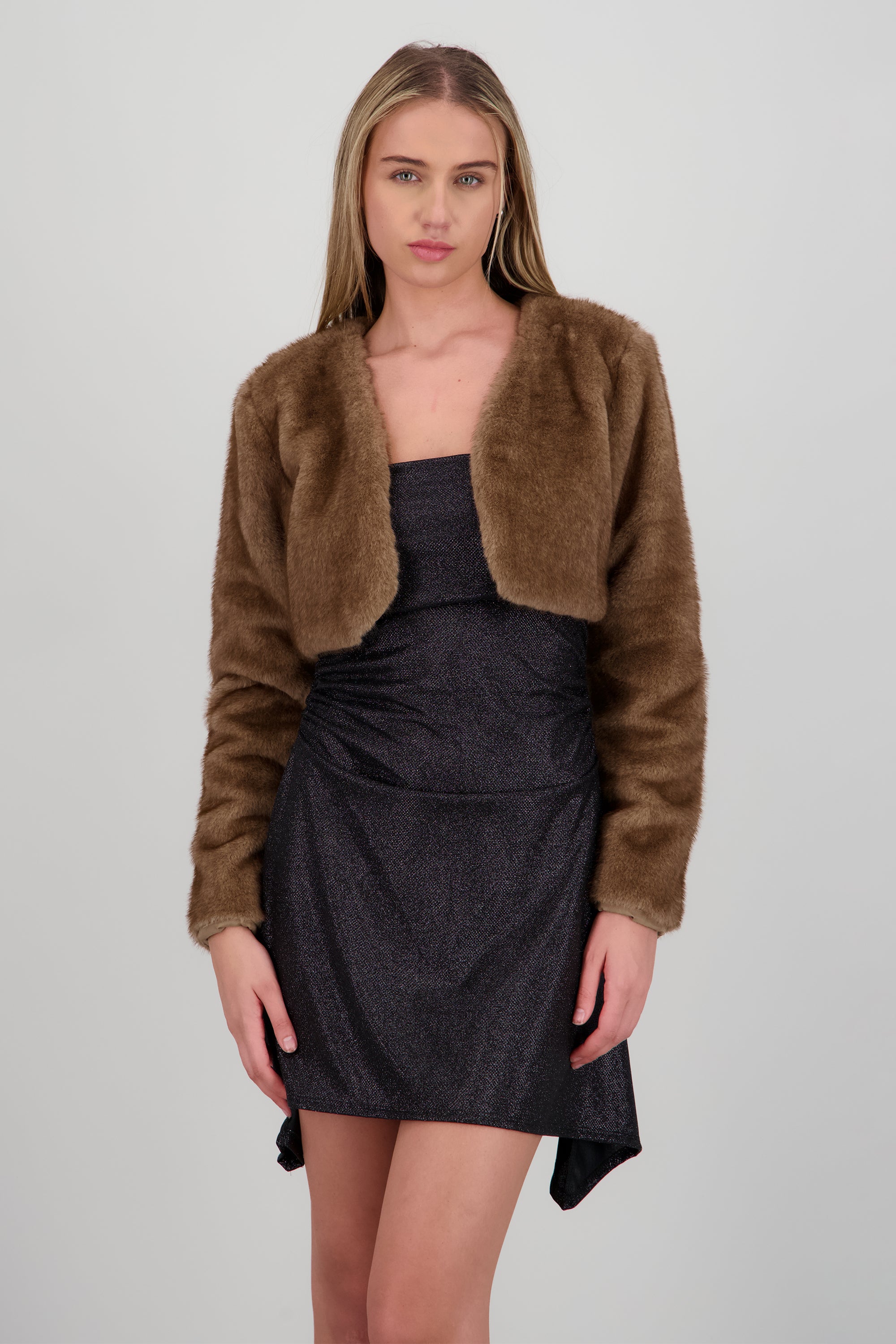 Abrigo cropped pelo corto CAFE