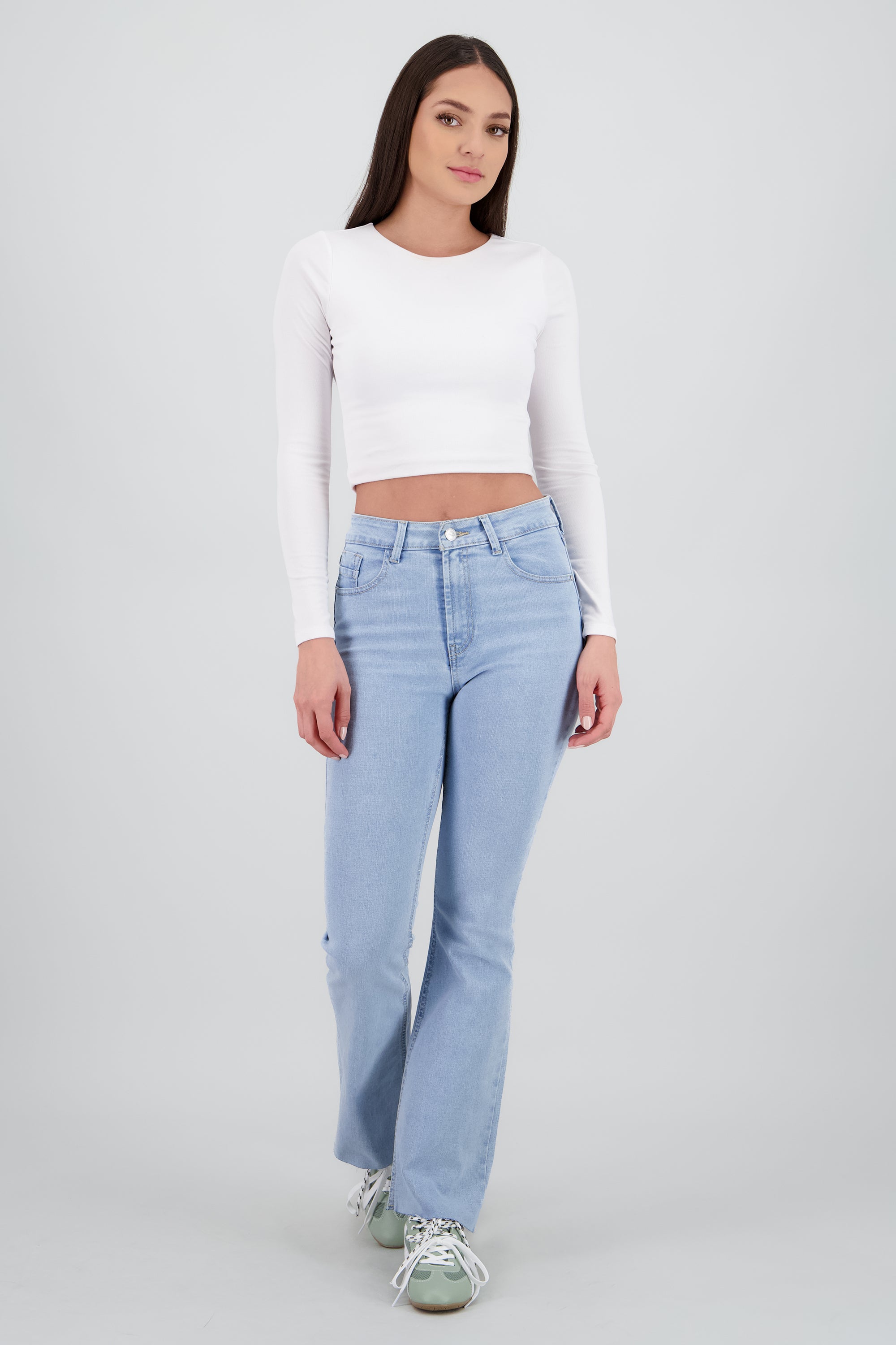 Jeans básicos flare al corte LIGHT WASH