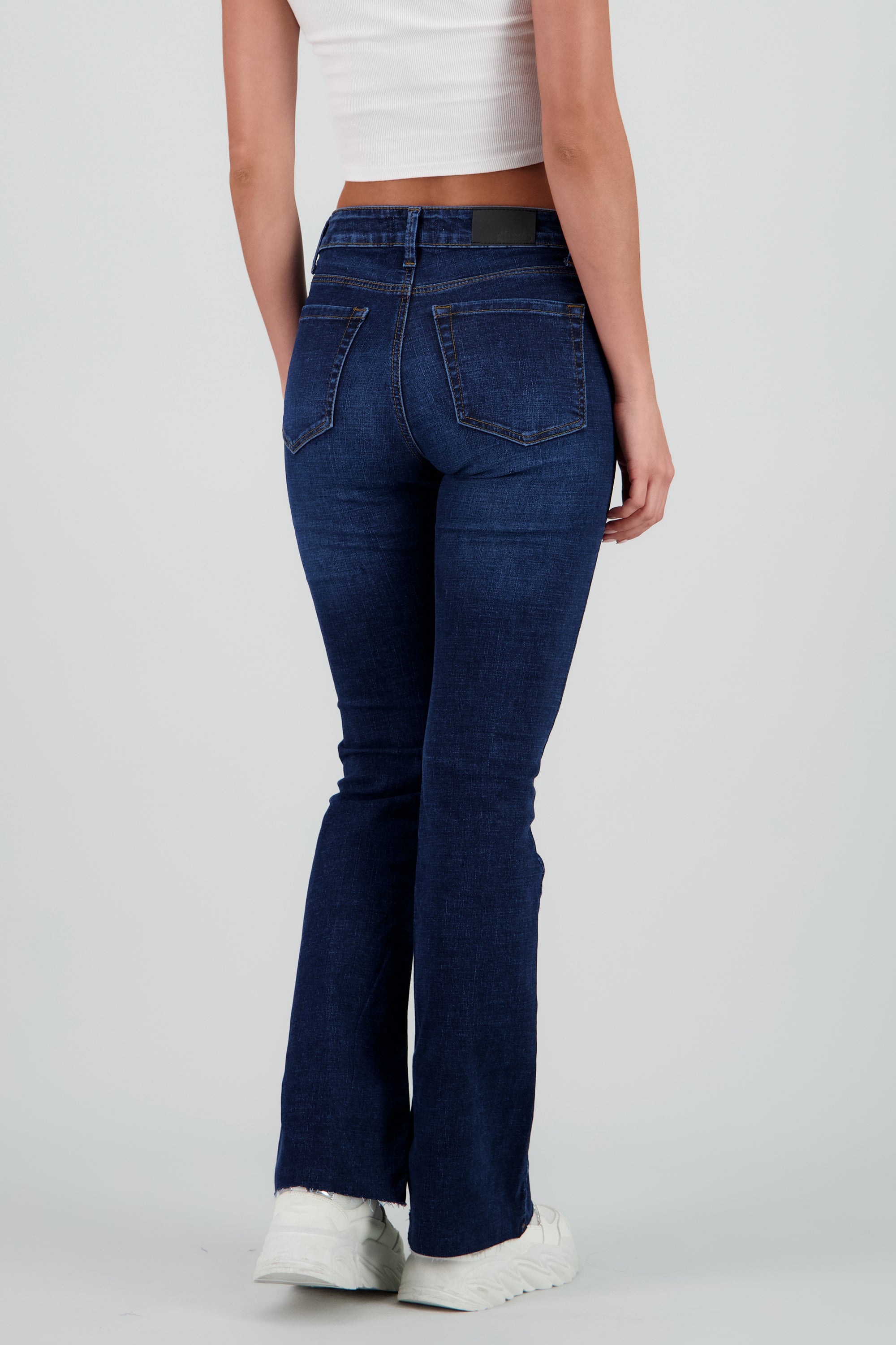 Jeans básicos flare al corte DARK WASH