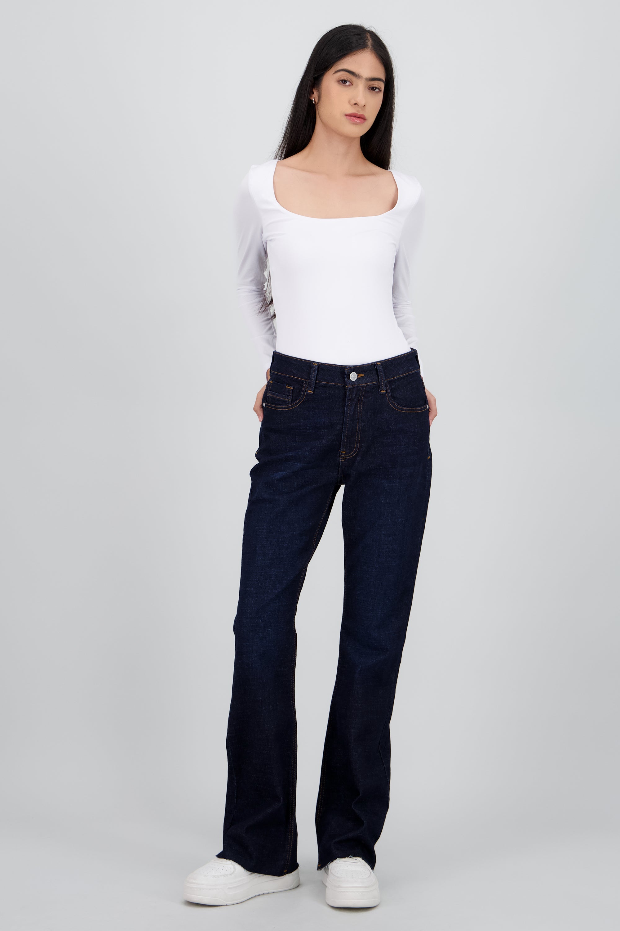 Jeans básicos flare al corte INDIGO
