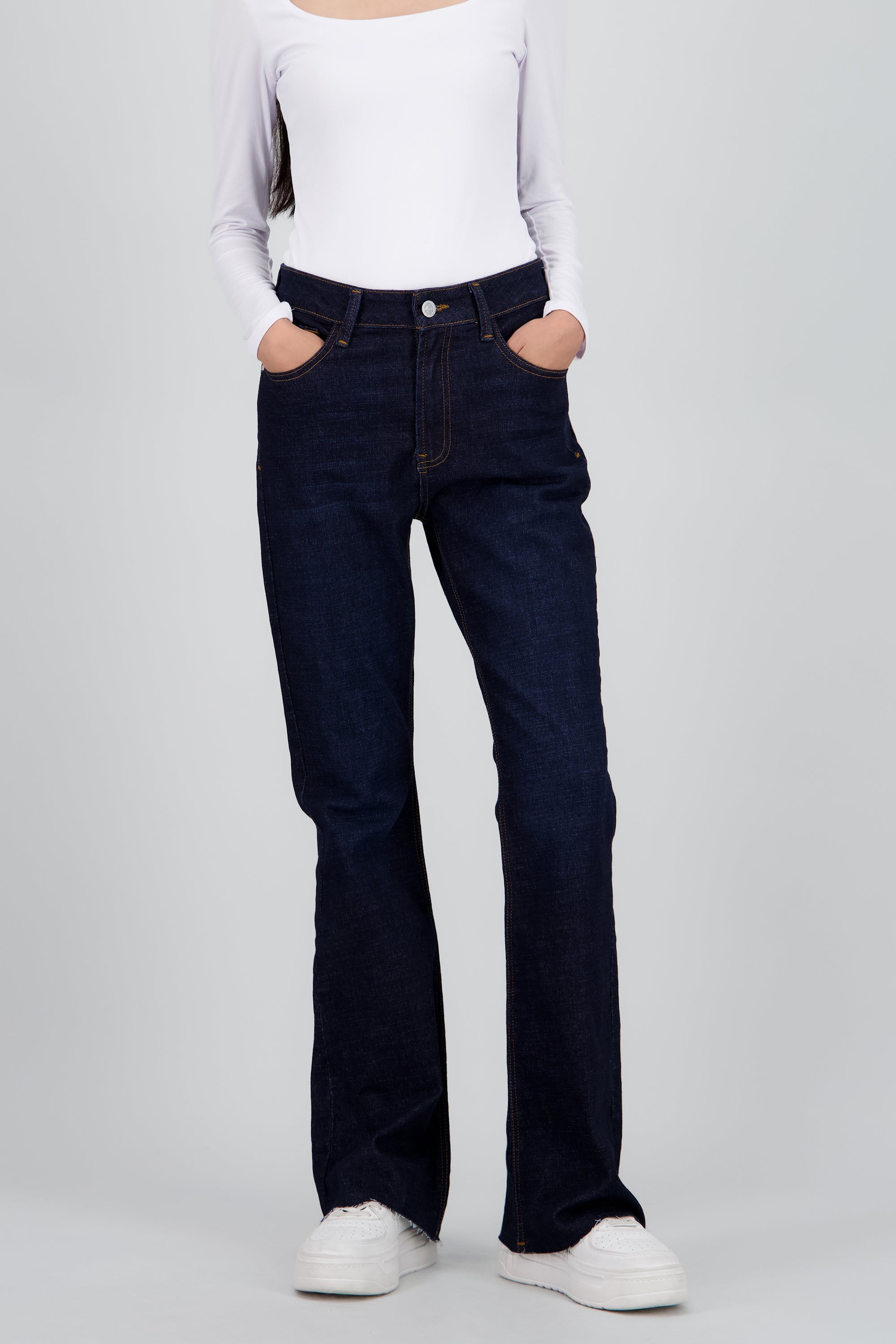 Jeans básicos flare al corte INDIGO